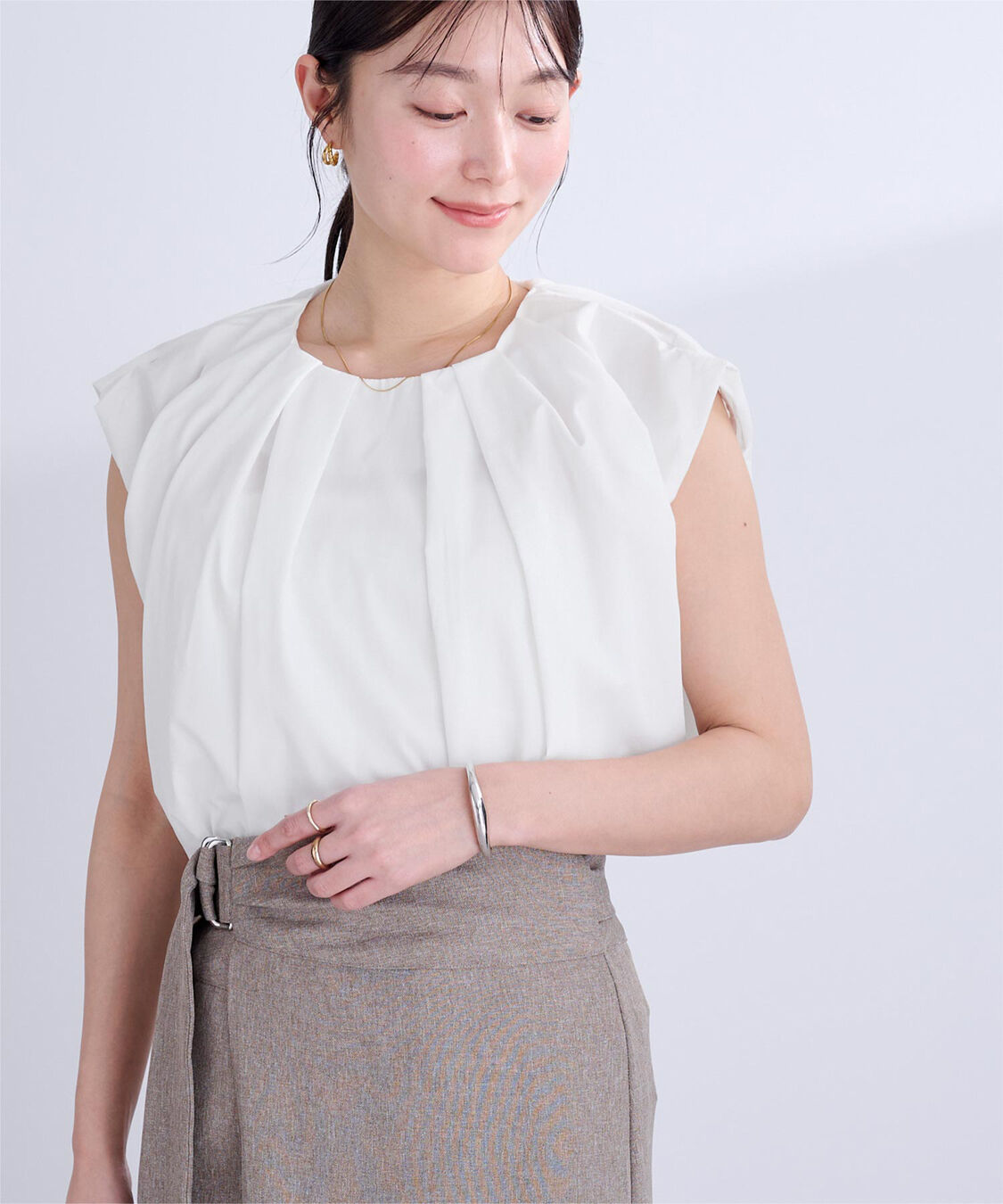 ur's「タックネックボリュームショルダートップス」|シャツ・ブラウス|
