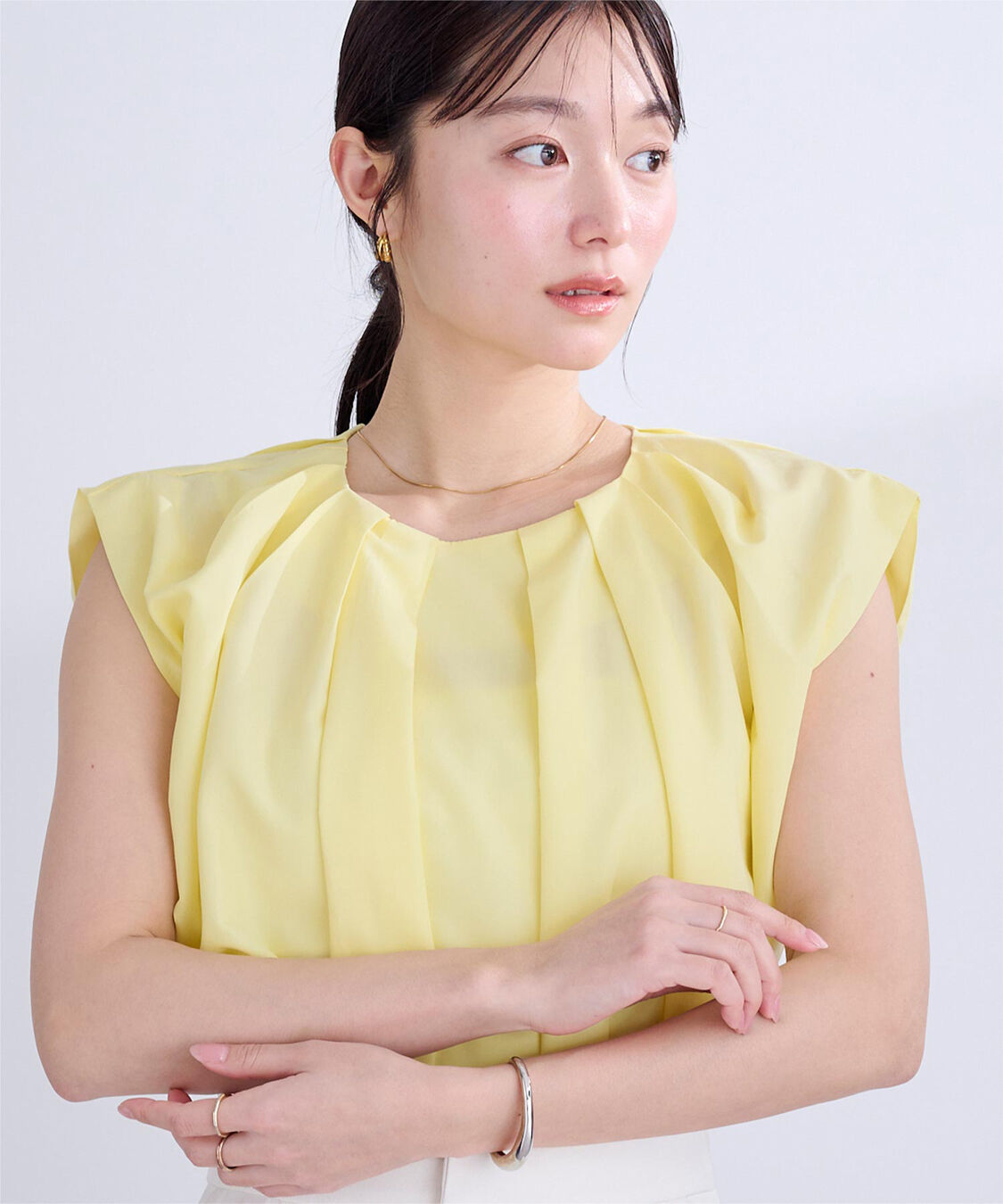 ur's「タックネックボリュームショルダートップス」|シャツ・ブラウス|