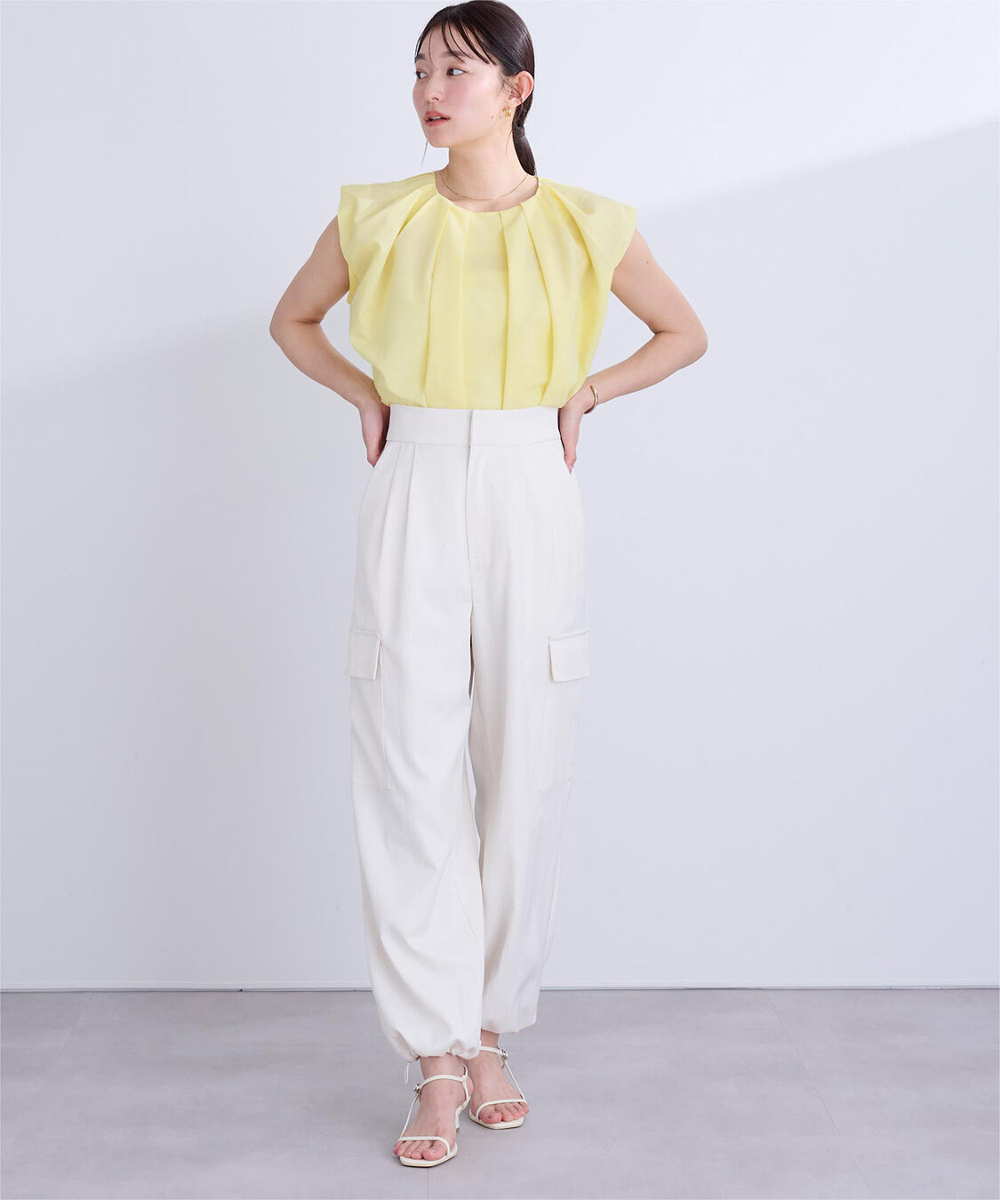 ur's「タックネックボリュームショルダートップス」|シャツ・ブラウス|