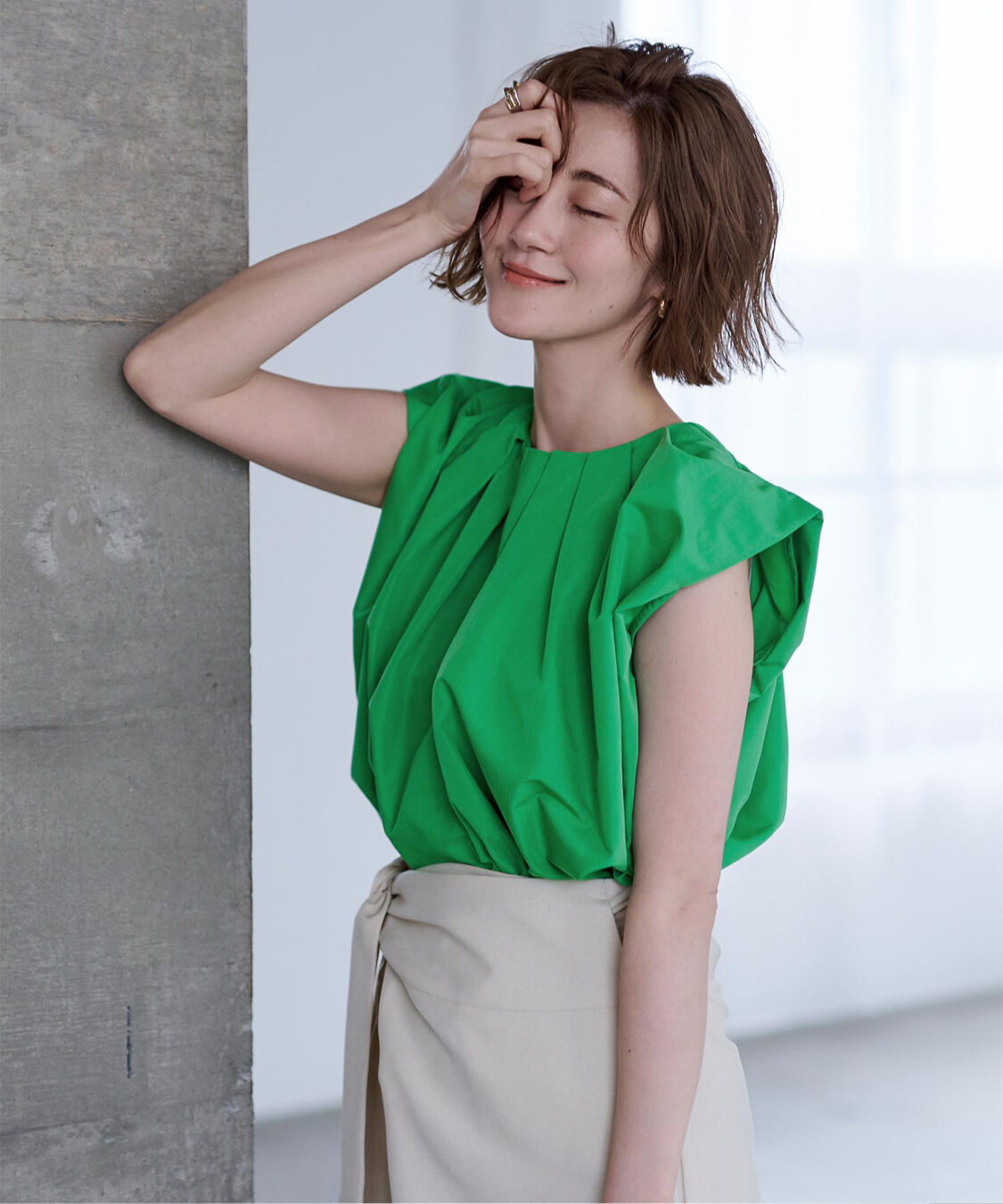 ur's「タックネックボリュームショルダートップス」|シャツ・ブラウス|アップルグリーン