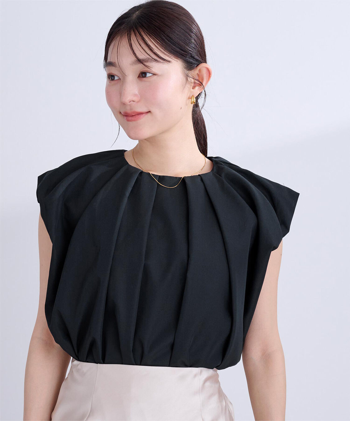 ur's「タックネックボリュームショルダートップス」|シャツ・ブラウス|ダークネイビー