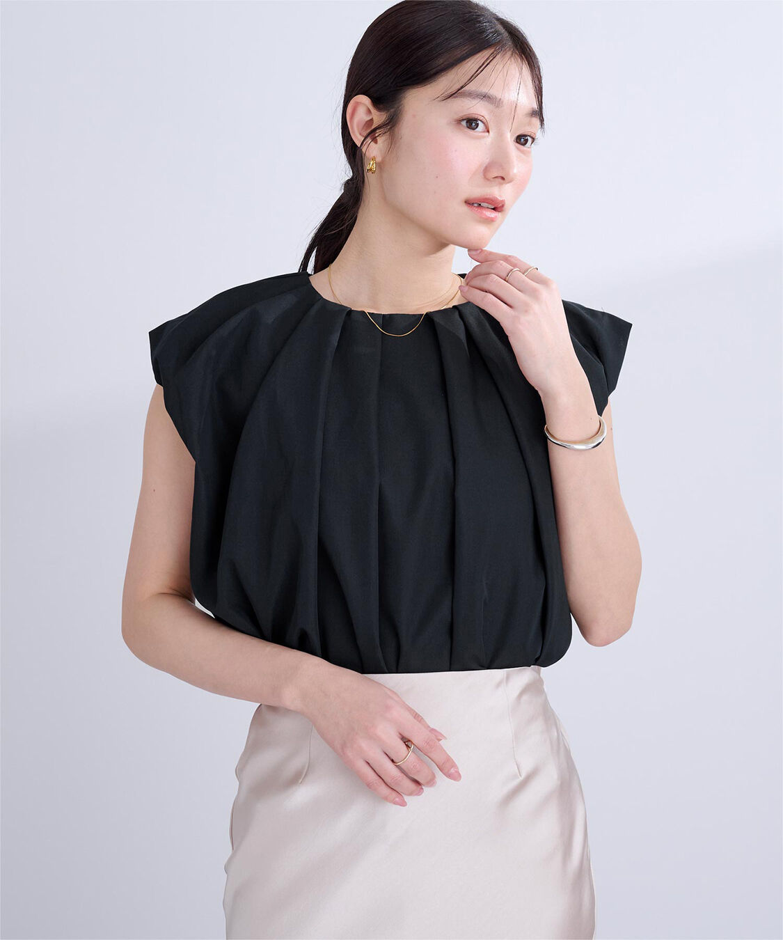 ur's「タックネックボリュームショルダートップス」|シャツ・ブラウス|