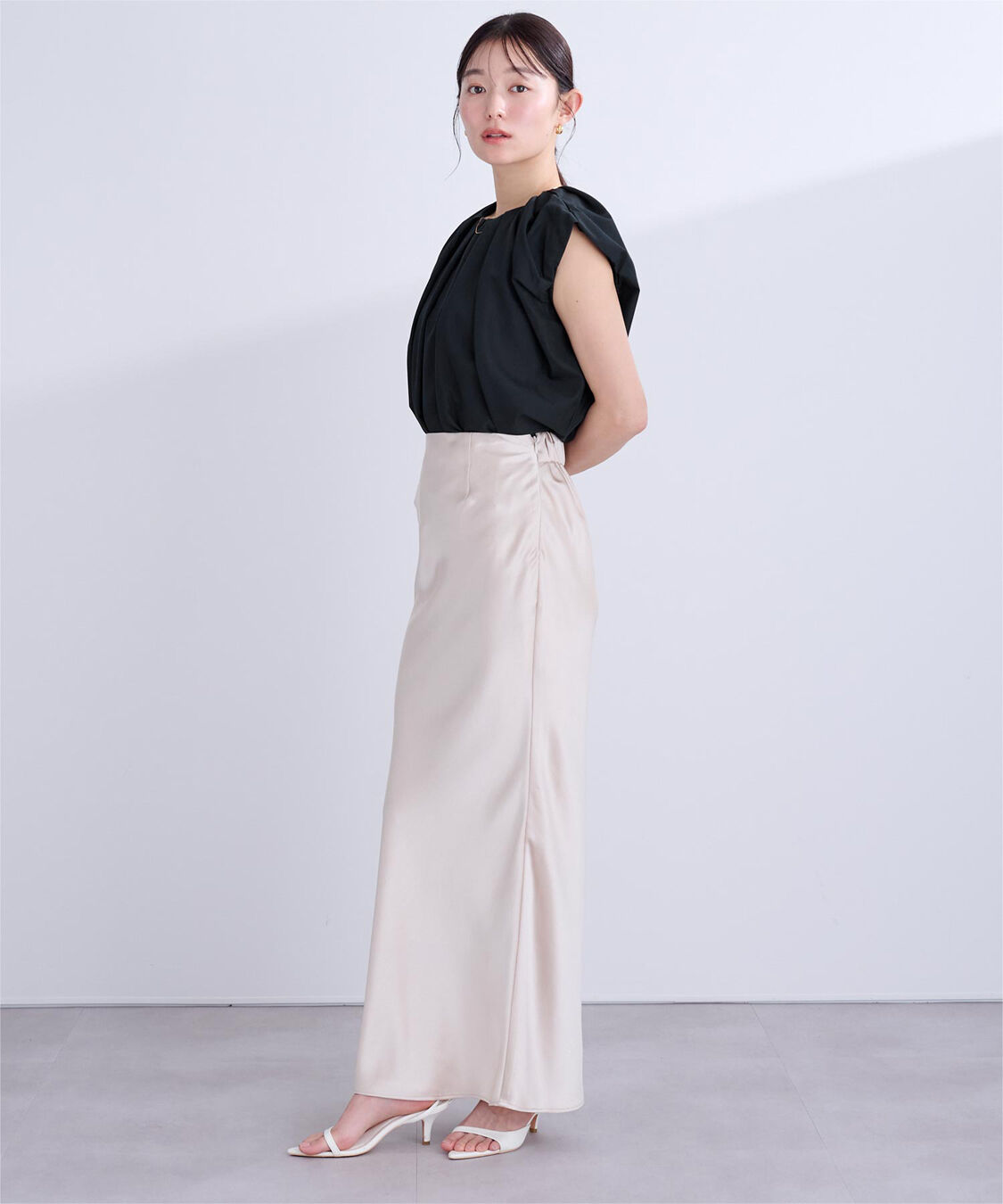 ur's「タックネックボリュームショルダートップス」|シャツ・ブラウス|