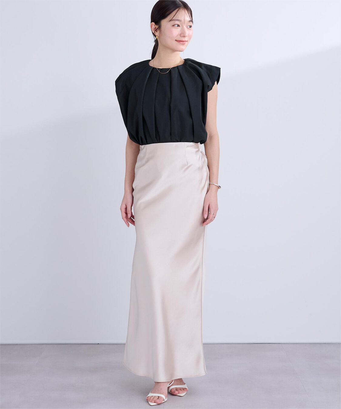 ur's「タックネックボリュームショルダートップス」|シャツ・ブラウス|