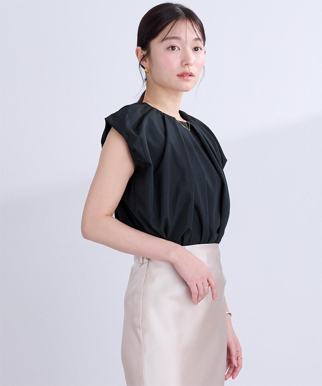 ur's「タックネックボリュームショルダートップス」|シャツ・ブラウス|