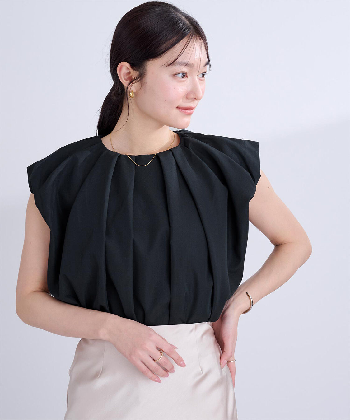 ur's「タックネックボリュームショルダートップス」|シャツ・ブラウス|