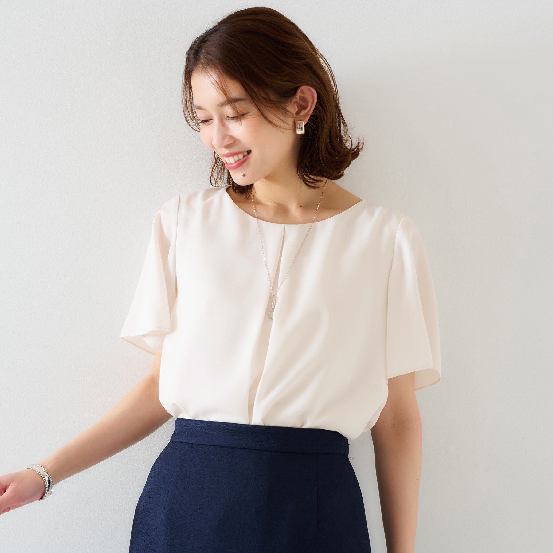 UNTITLED「【通勤／二の腕カバー】フロントタックブラウス」|シャツ・ブラウス|グレージュ(050)
