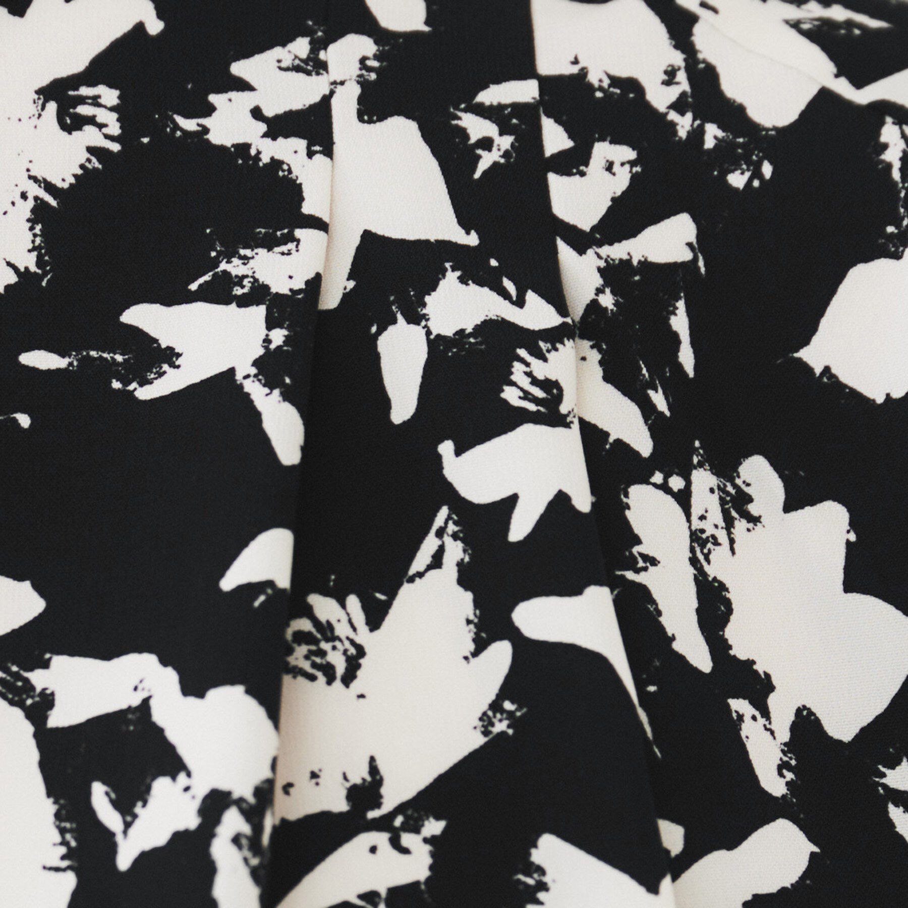 UNTITLED「【セットアップ可/洗える】モザイクフラワー柄ブラウス」|シャツ・ブラウス|