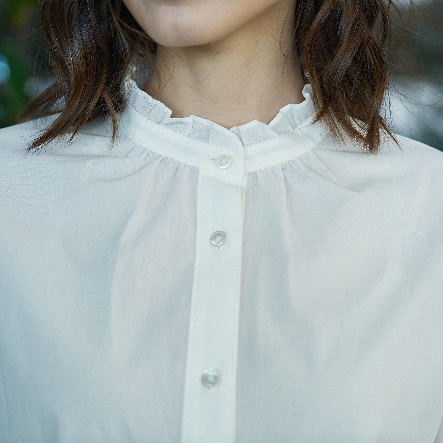 DRESSTERIOR「スタンドフリルネックブラウス」|シャツ・ブラウス|