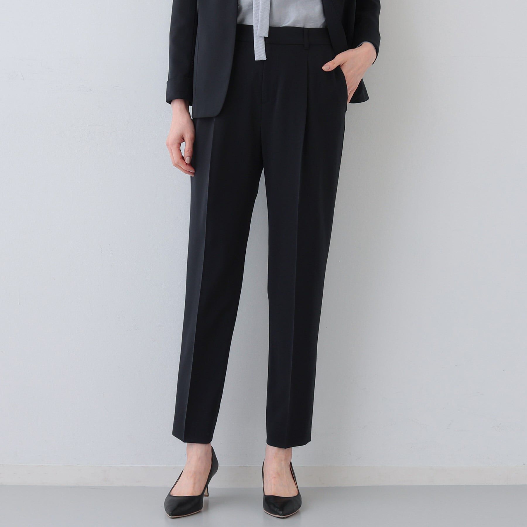 INDIVI「【洗える／UVケア／スーツ】ストレッチタックテーパードパンツ」|その他|ネイビー(094)