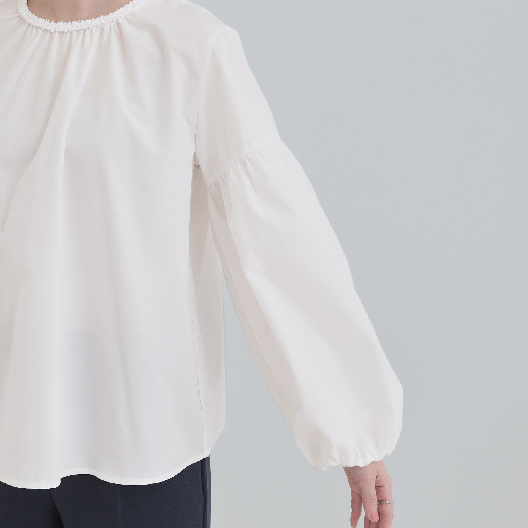 SHOO･LA･RUE「【洗濯機可/S-LL】ぽわんとしたお袖が愛らしい ジレスタイルに合うブラウス」|シャツ・ブラウス|