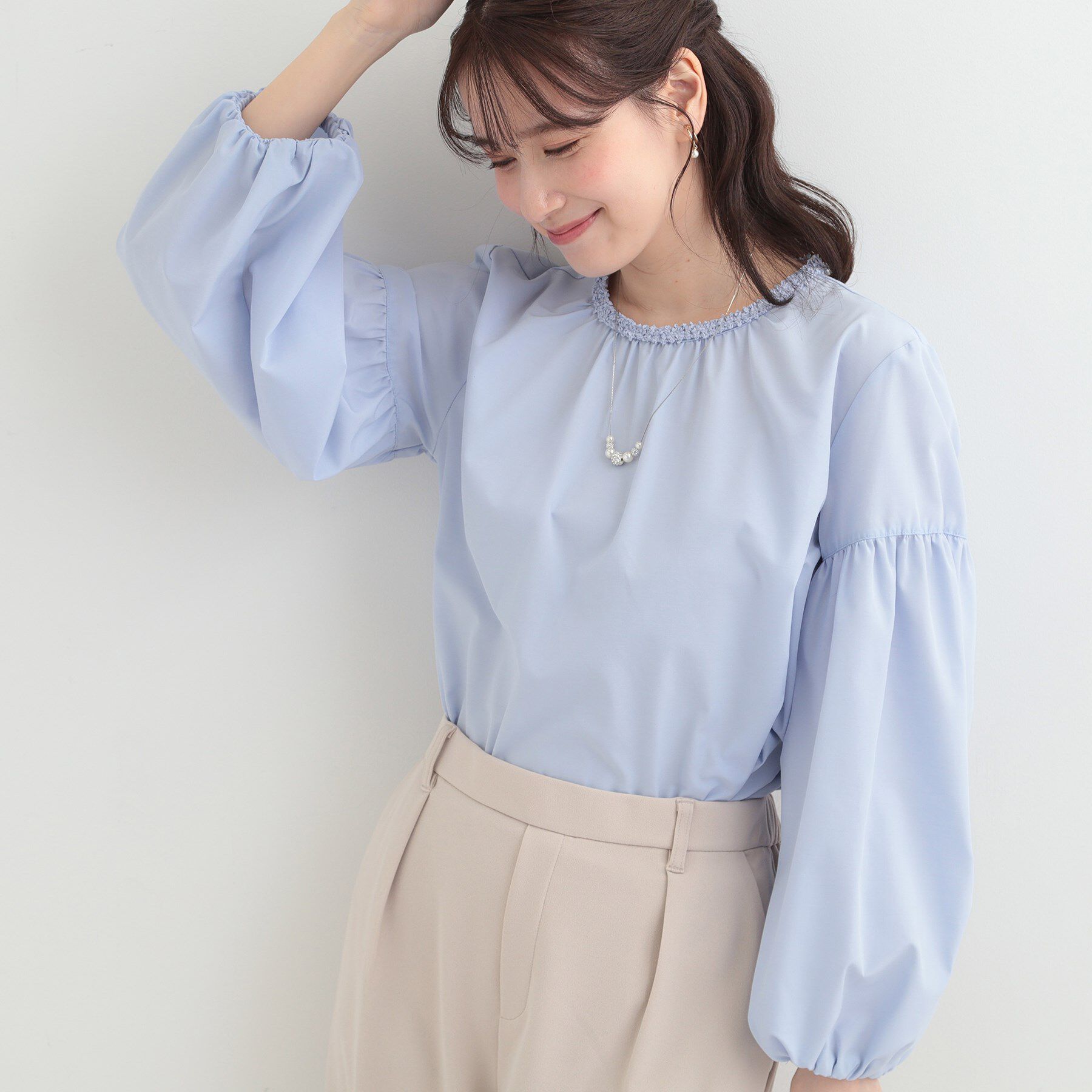 SHOO･LA･RUE「【洗濯機可/S-LL】ぽわんとしたお袖が愛らしい ジレスタイルに合うブラウス」|シャツ・ブラウス|ブルー(091)