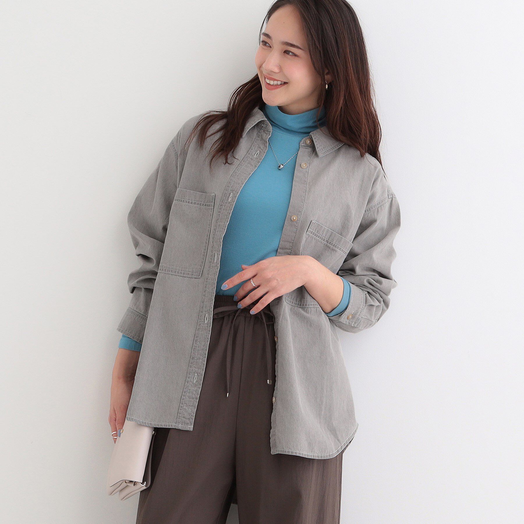 SHOO･LA･RUE「【洗濯機可/ライトオンスデニム】こなれ感をプラスする BIGポケットデニムシャツ」|シャツ・ブラウス|ライトグレー(011