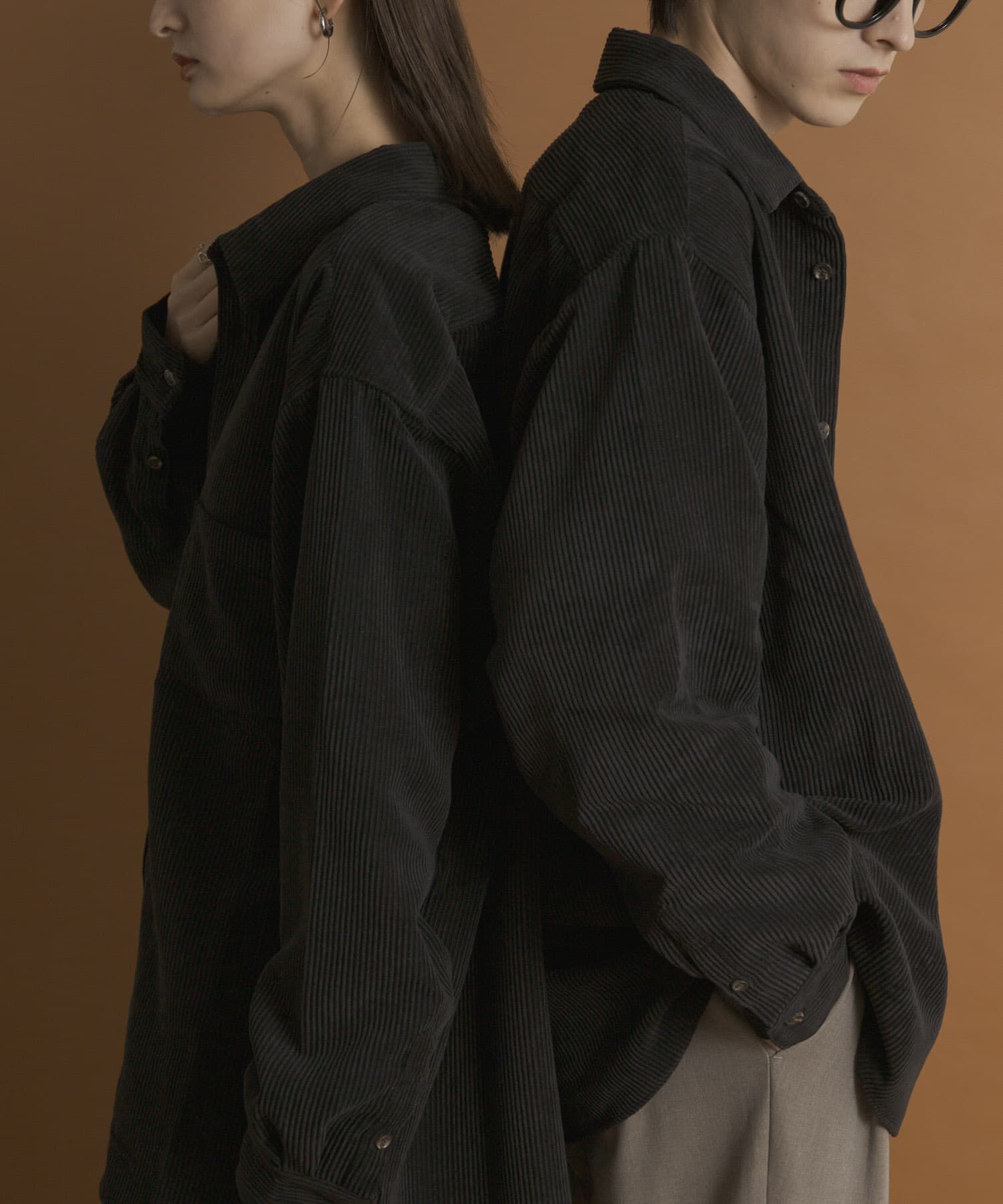 SENSE OF PLACE by URBAN RESEARCH「『ユニセックス』ウォッシュドコーデュロイロングスリーブシャツ」|シャツ・ブラウス|ブラック