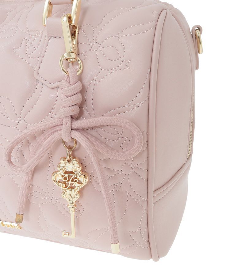 Maison de FLEUR「チャーム付きリボンキルティングボストンバッグ」|ハンドバッグ|