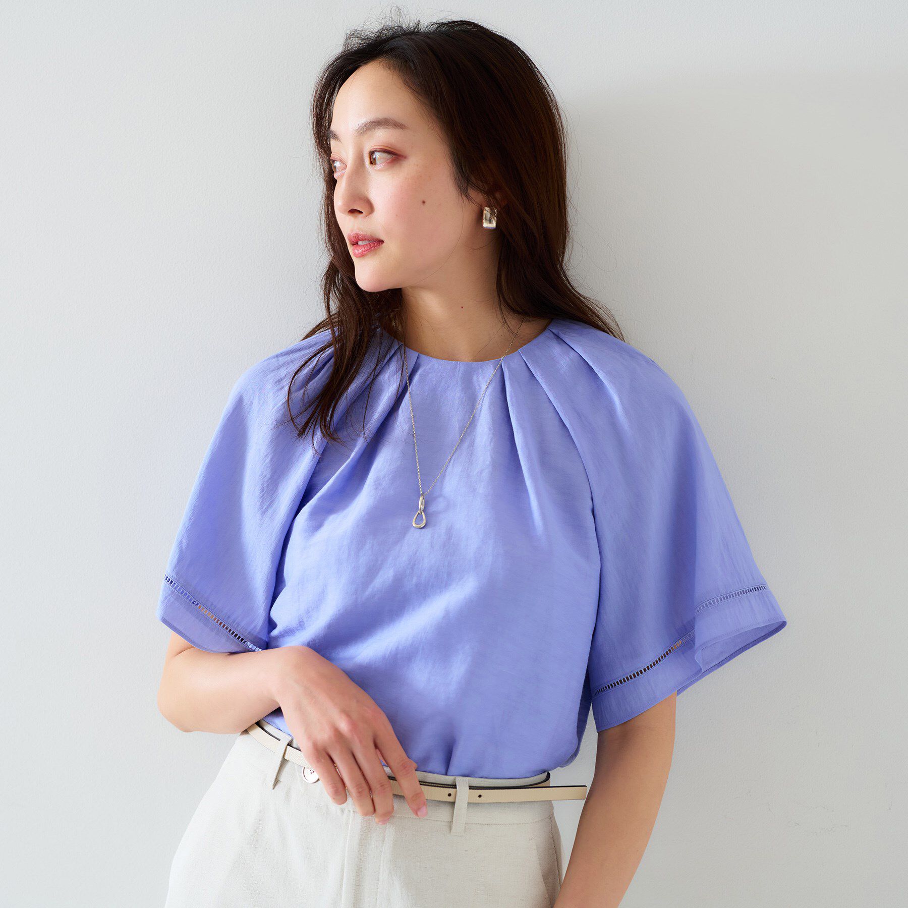 UNTITLED「【セットアップ可能】リネン混 タックブラウス」|シャツ・ブラウス|ブルー(092)