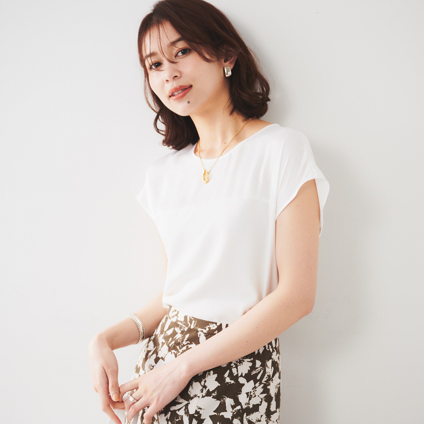 UNTITLED「【UVカット/接触冷感/きれいめ/ストレッチ性】サテンドッキングブラウス」|シャツ・ブラウス|