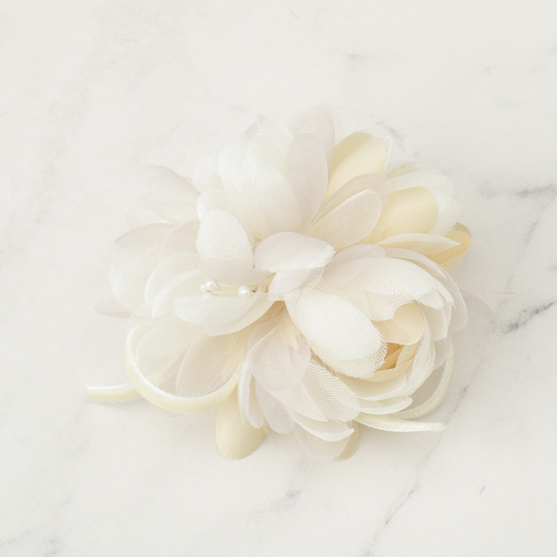 SHOO･LA･RUE「【セレモニー】やわらかな印象に MIXリボンコサージュ」|ブローチ・コサージュ|