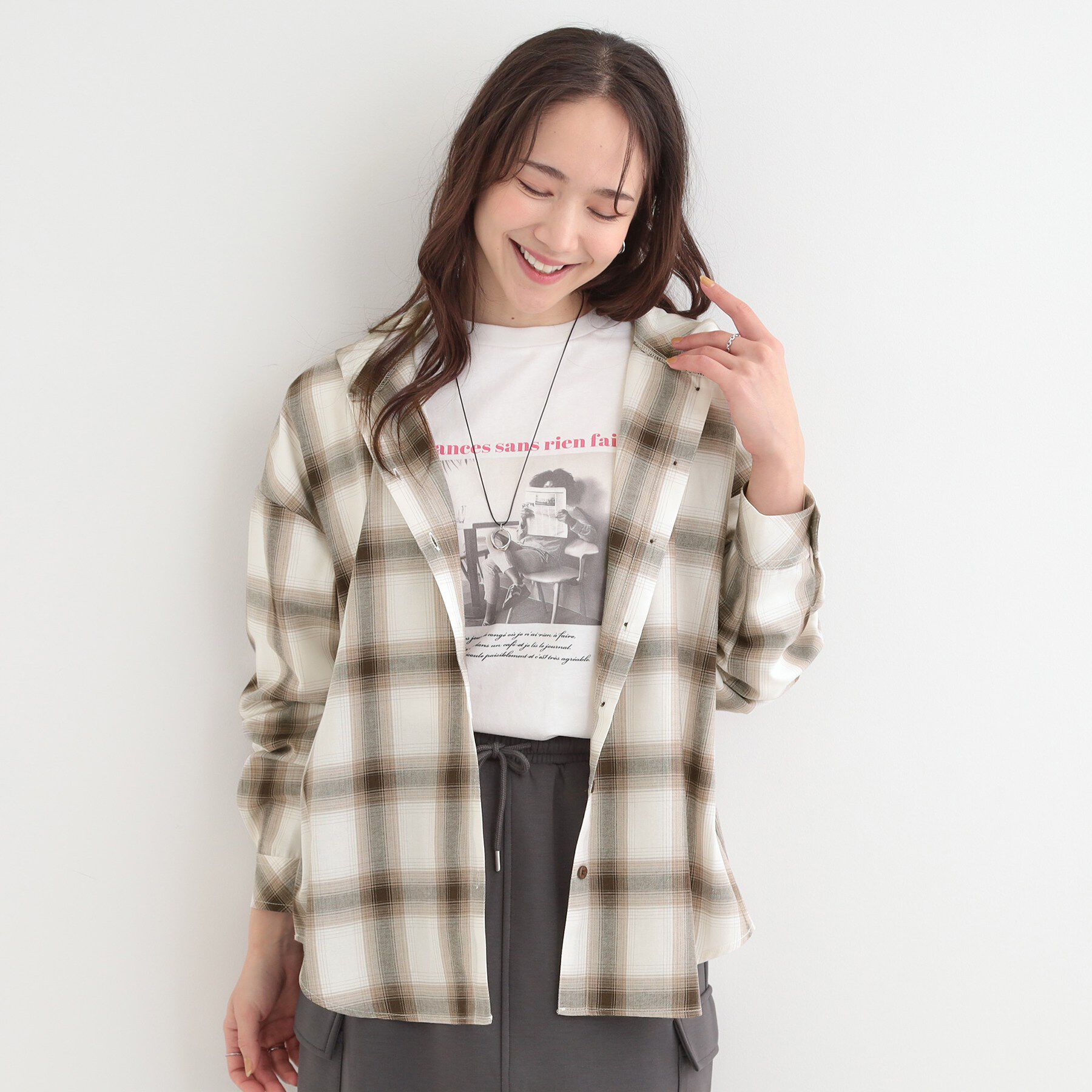 SHOO･LA･RUE「【洗濯機可/S-LL】涼しげで軽やかな フードチェックシャツ」|シャツ・ブラウス|