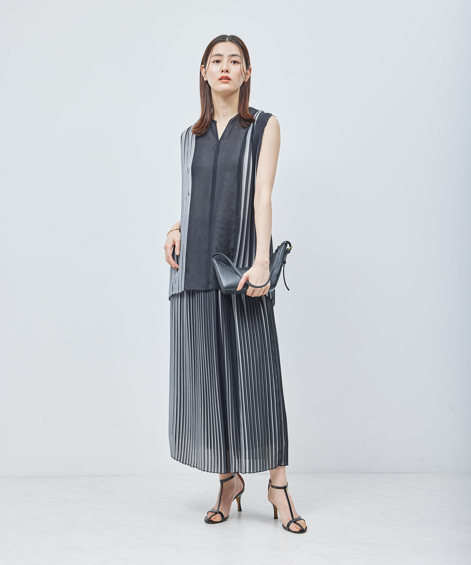 ROPE「プリーツノースリーブブラウス（バイカラー／無地）【メディア掲載】」|シャツ・ブラウス|