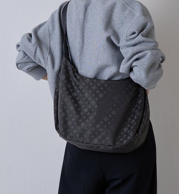  「《3/4～価格改定》クラウズナイロンラウンドビッグショルダーバッグ」|ショルダー・メッセンジャー|