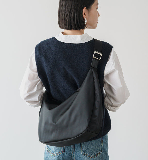  「《3/4～価格改定》クラウズナイロンラウンドビッグショルダーバッグ」|ショルダー・メッセンジャー|