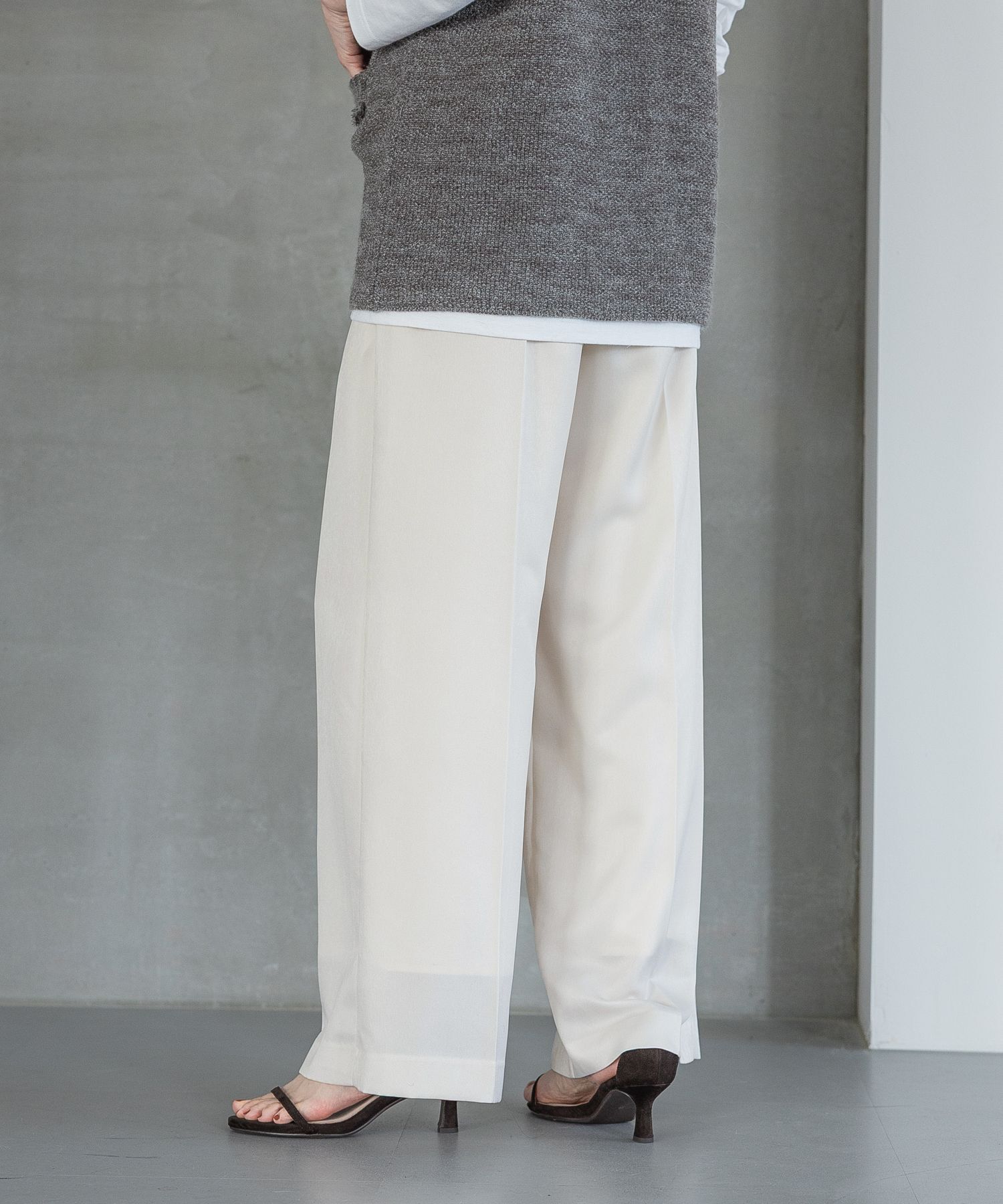 A part by 「ブライトサテンストレートパンツ」|スラックス|