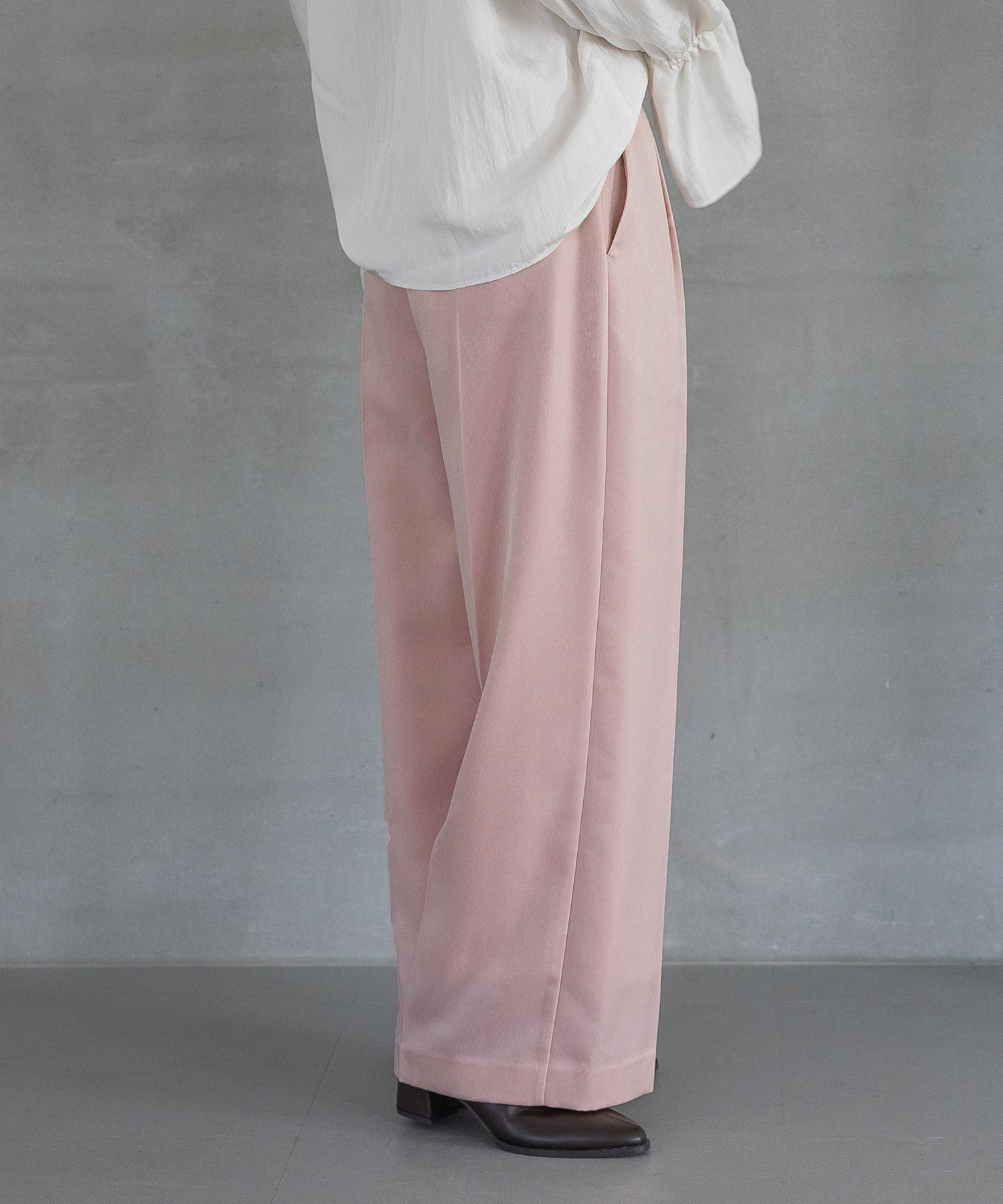 A part by 「ブライトサテンストレートパンツ」|スラックス|
