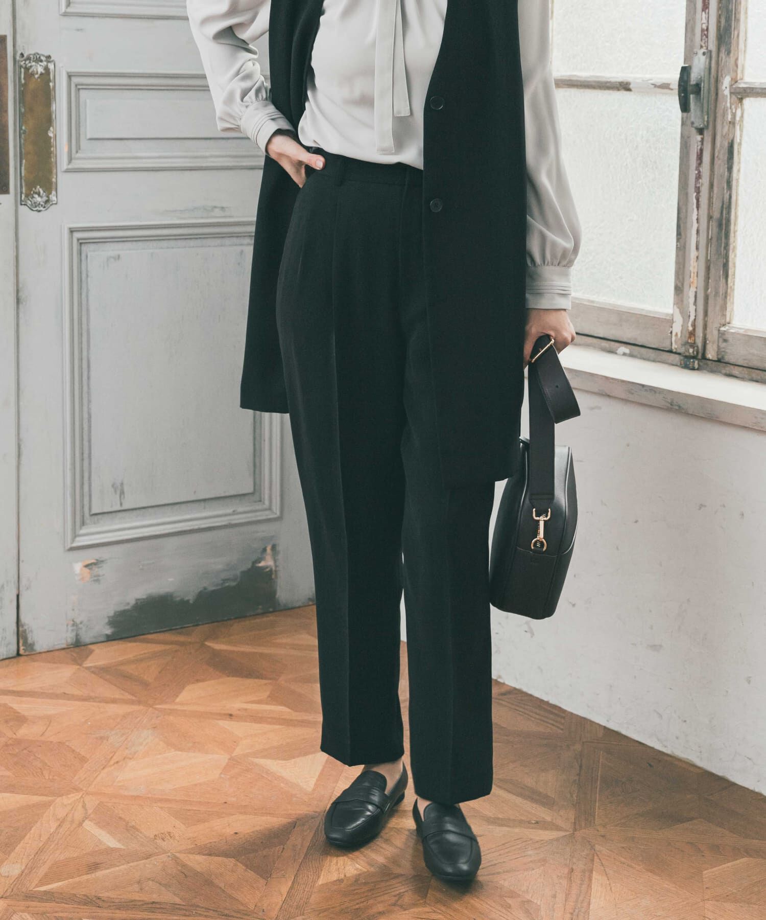 URBAN RESEARCH DOORS「ドレステーパードパンツ」|その他|ブラック