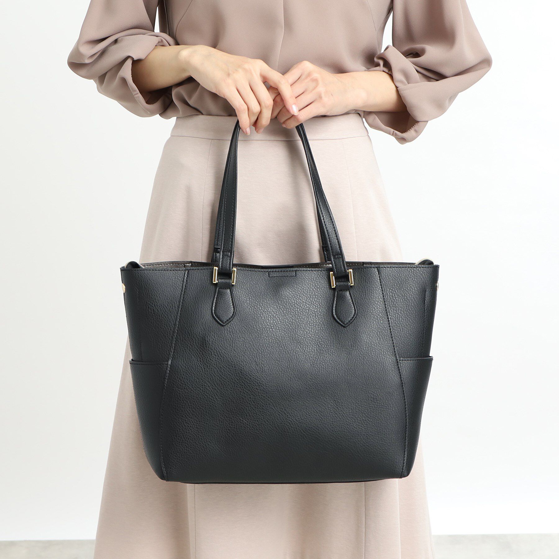 Reflect「【たっぷり収納！あおりポケット／WEB先行カラーあり】A4サイズトートバッグ」|トートバッグ|