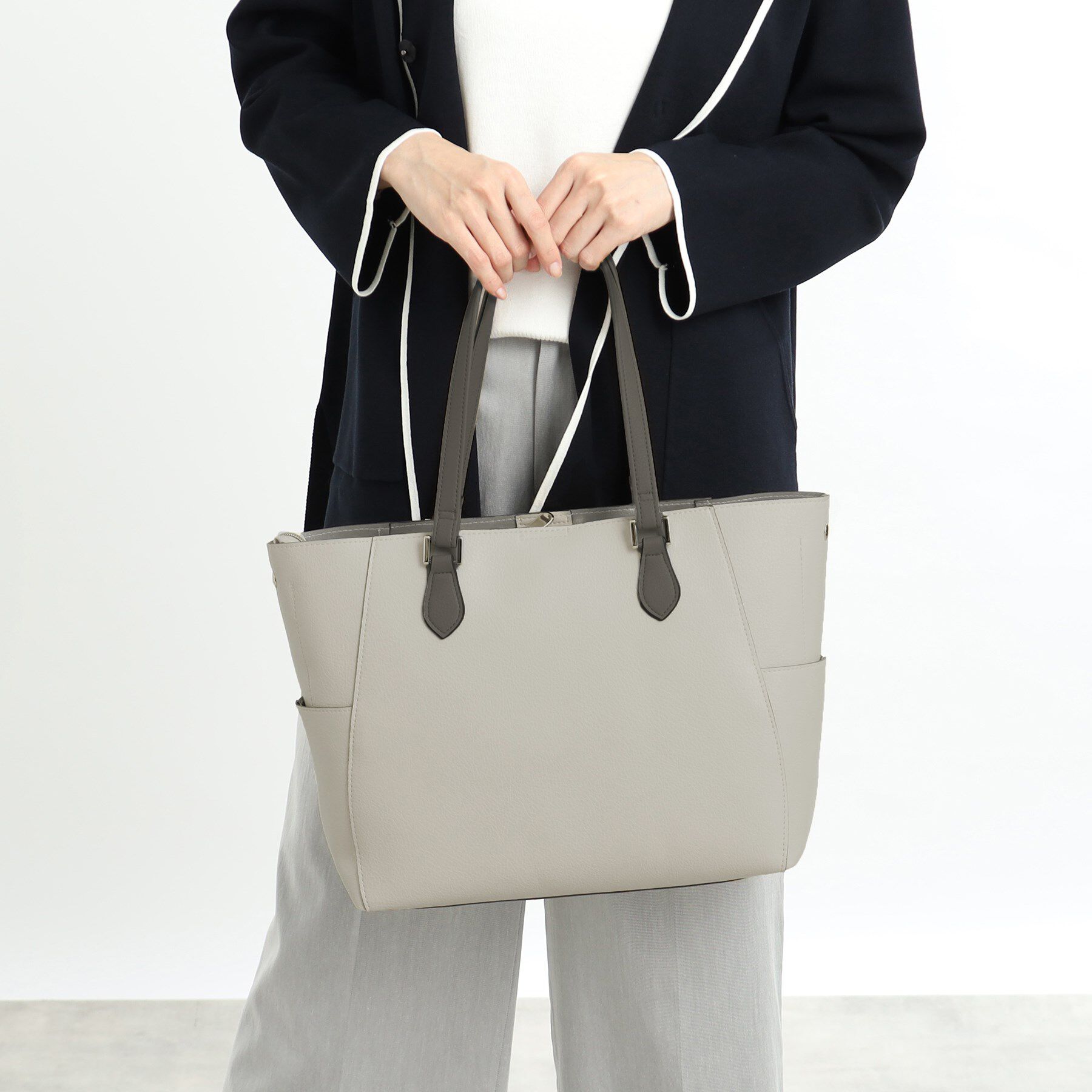 Reflect「【たっぷり収納！あおりポケット／WEB先行カラーあり】A4サイズトートバッグ」|トートバッグ|