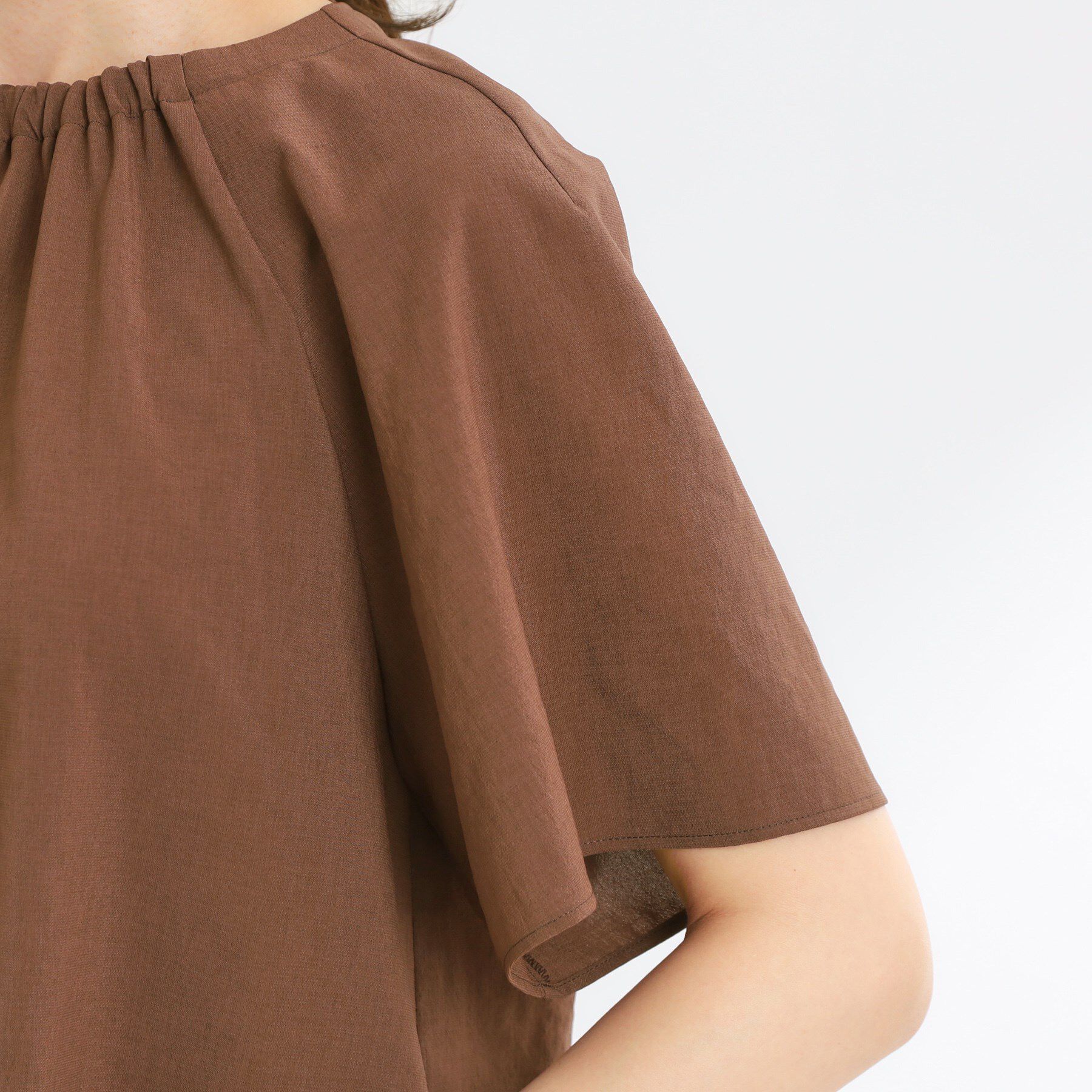 Reflect「【マシンウォッシュ可／セットアップ可／通勤におすすめ】ネックギャザータックブラウス」|シャツ・ブラウス|