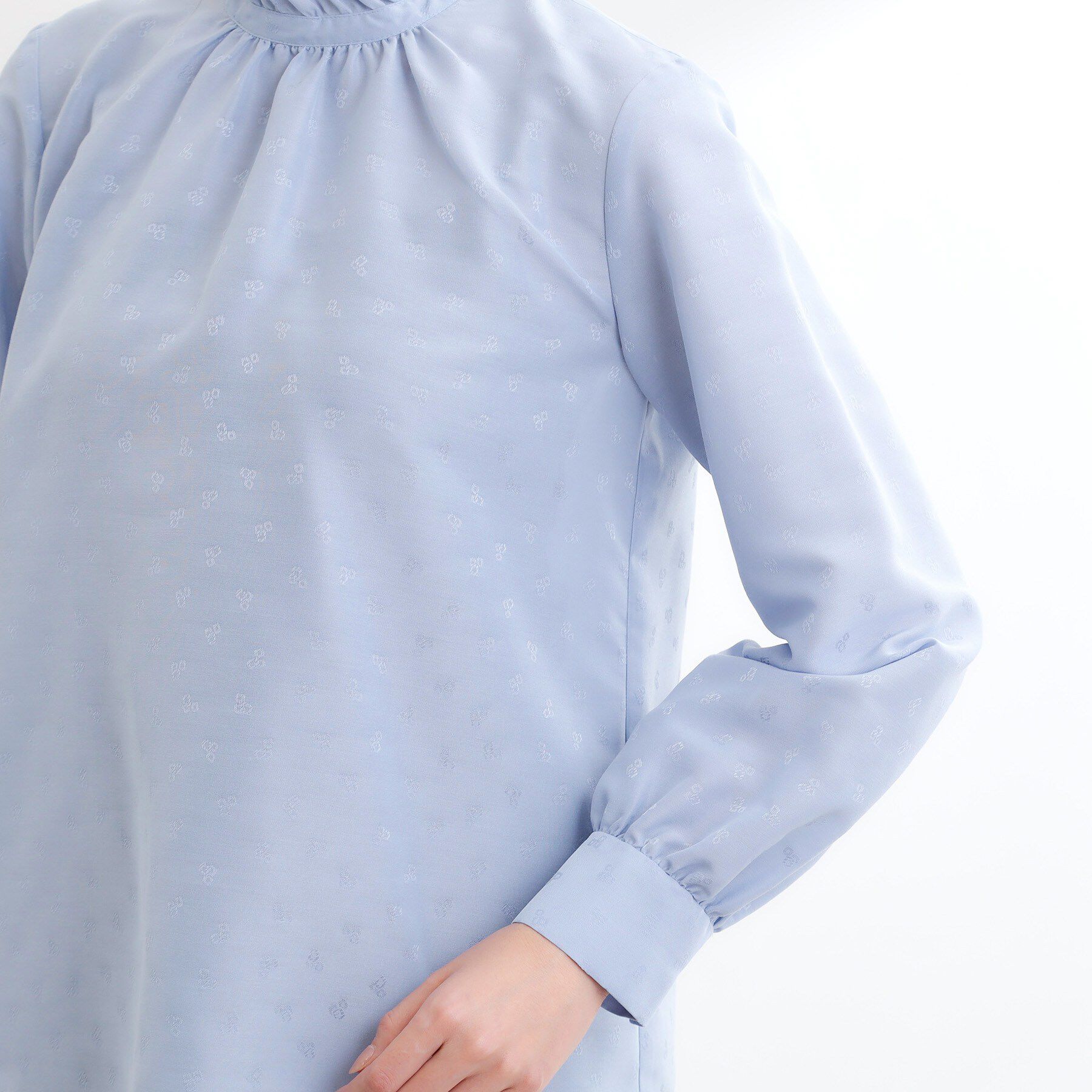 Reflect「フリルネックサテンジャカードブラウス」|シャツ・ブラウス|