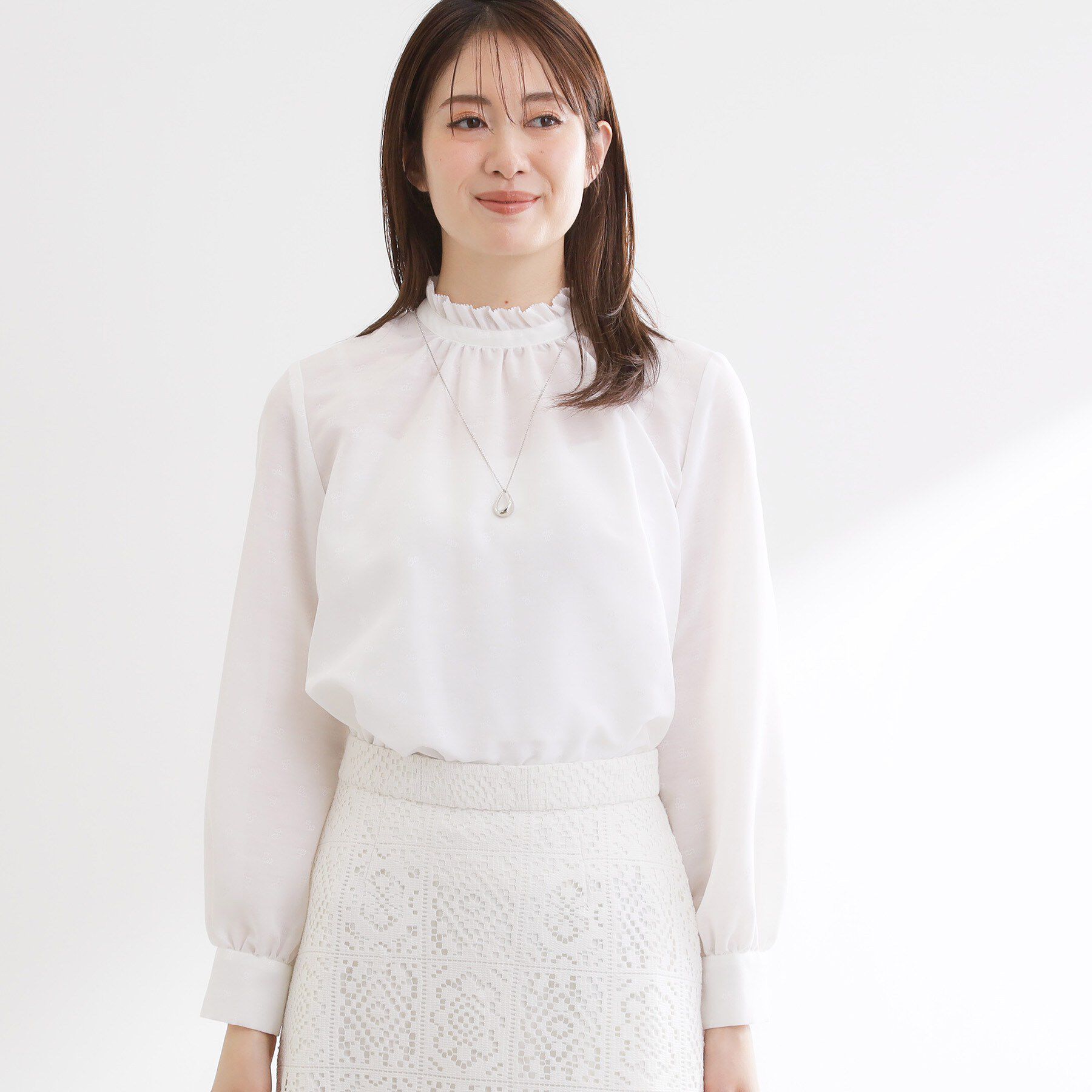 Reflect「フリルネックサテンジャカードブラウス」|シャツ・ブラウス|