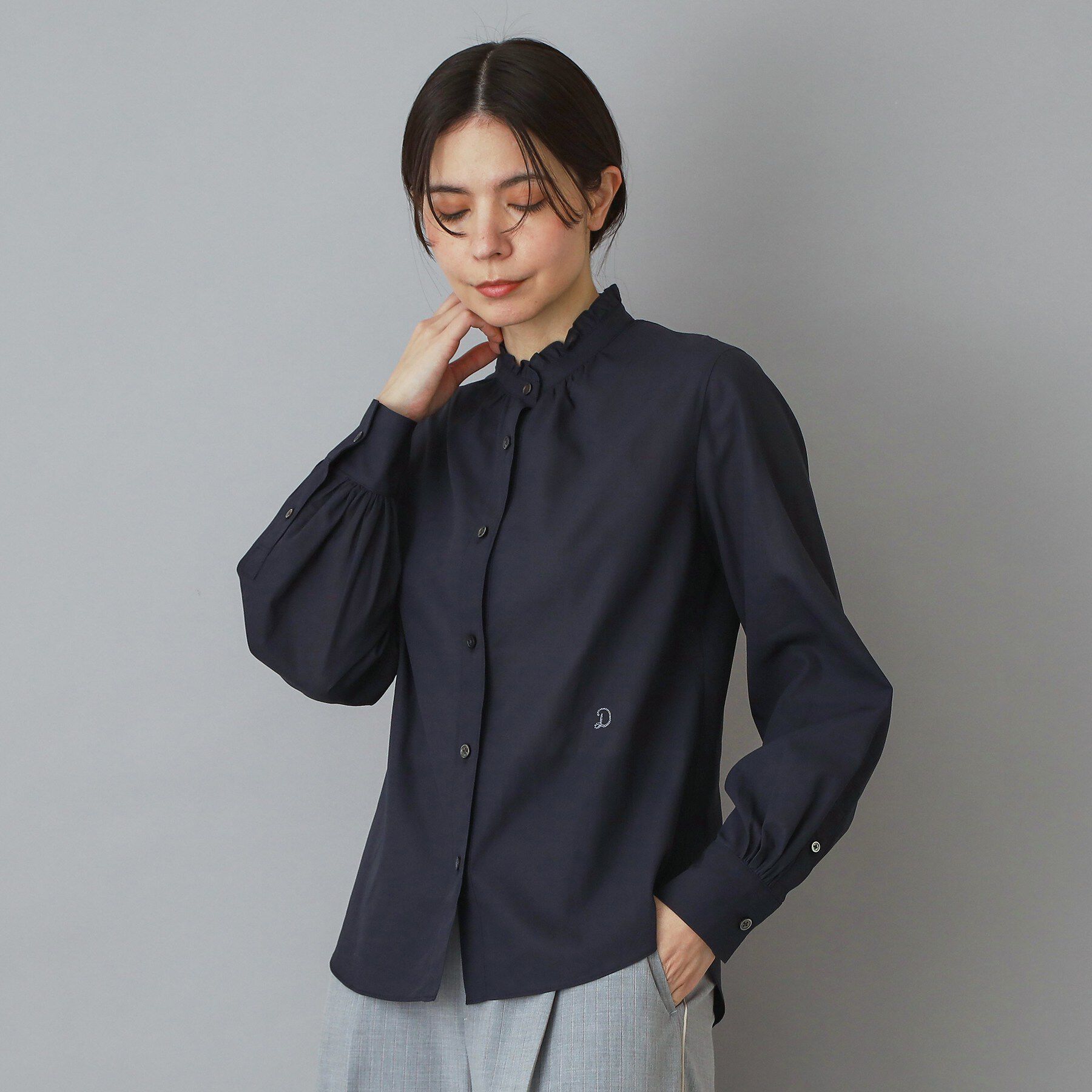 DRESSTERIOR「スタンドフリルネックブラウス」|シャツ・ブラウス|