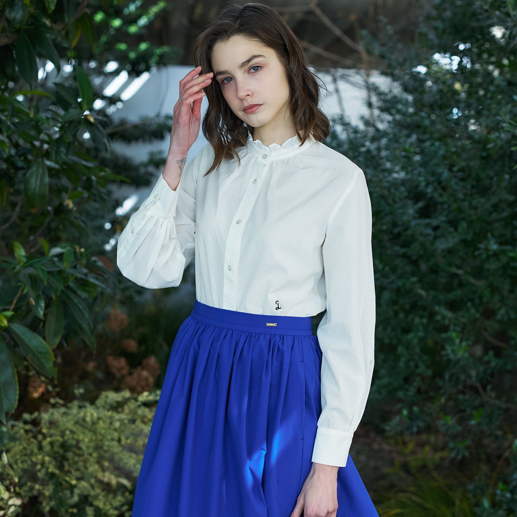 DRESSTERIOR「スタンドフリルネックブラウス」|シャツ・ブラウス|