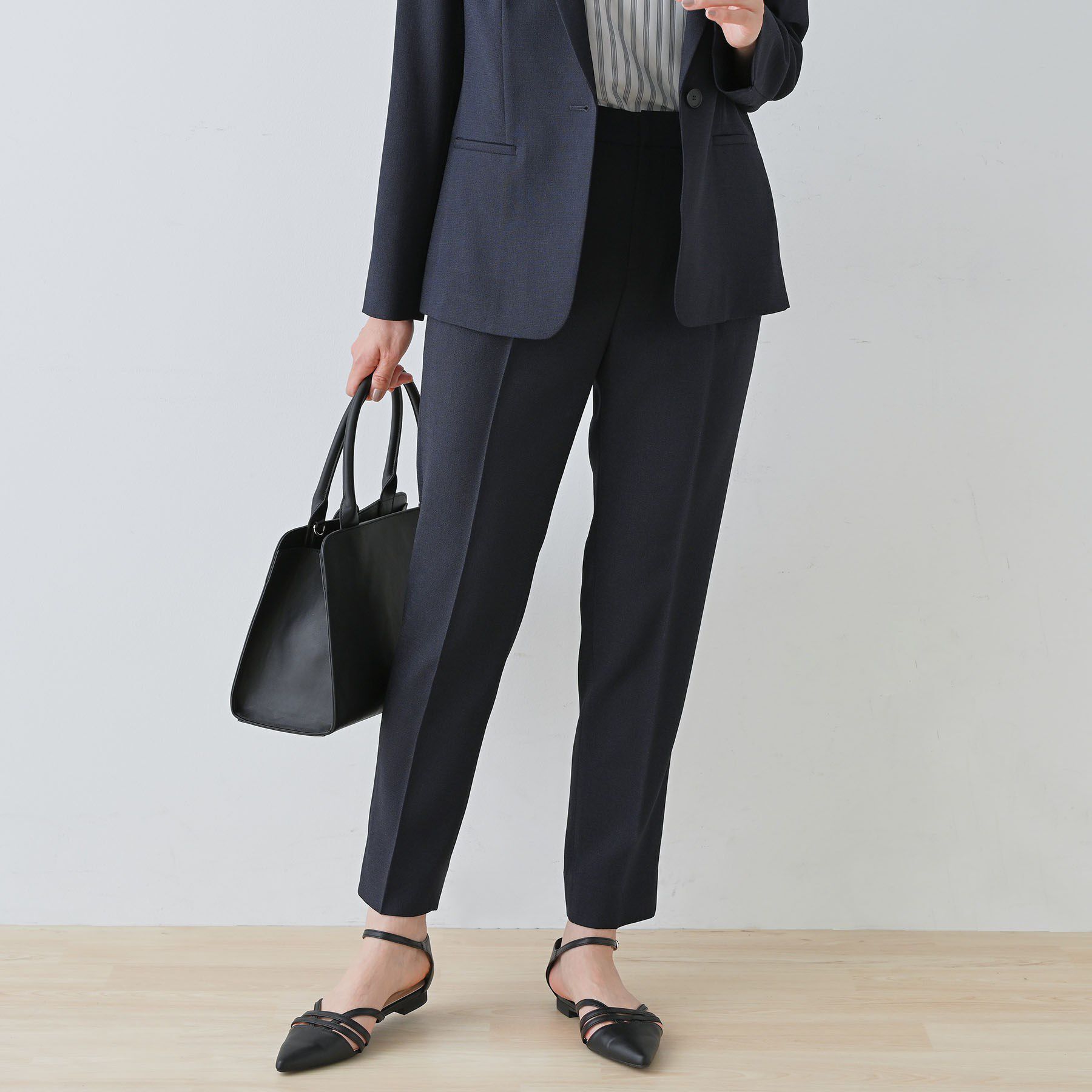 INDIVI「【通勤スーツ】ドライタッチテーパードパンツ」|スーツ|ネイビー(094)