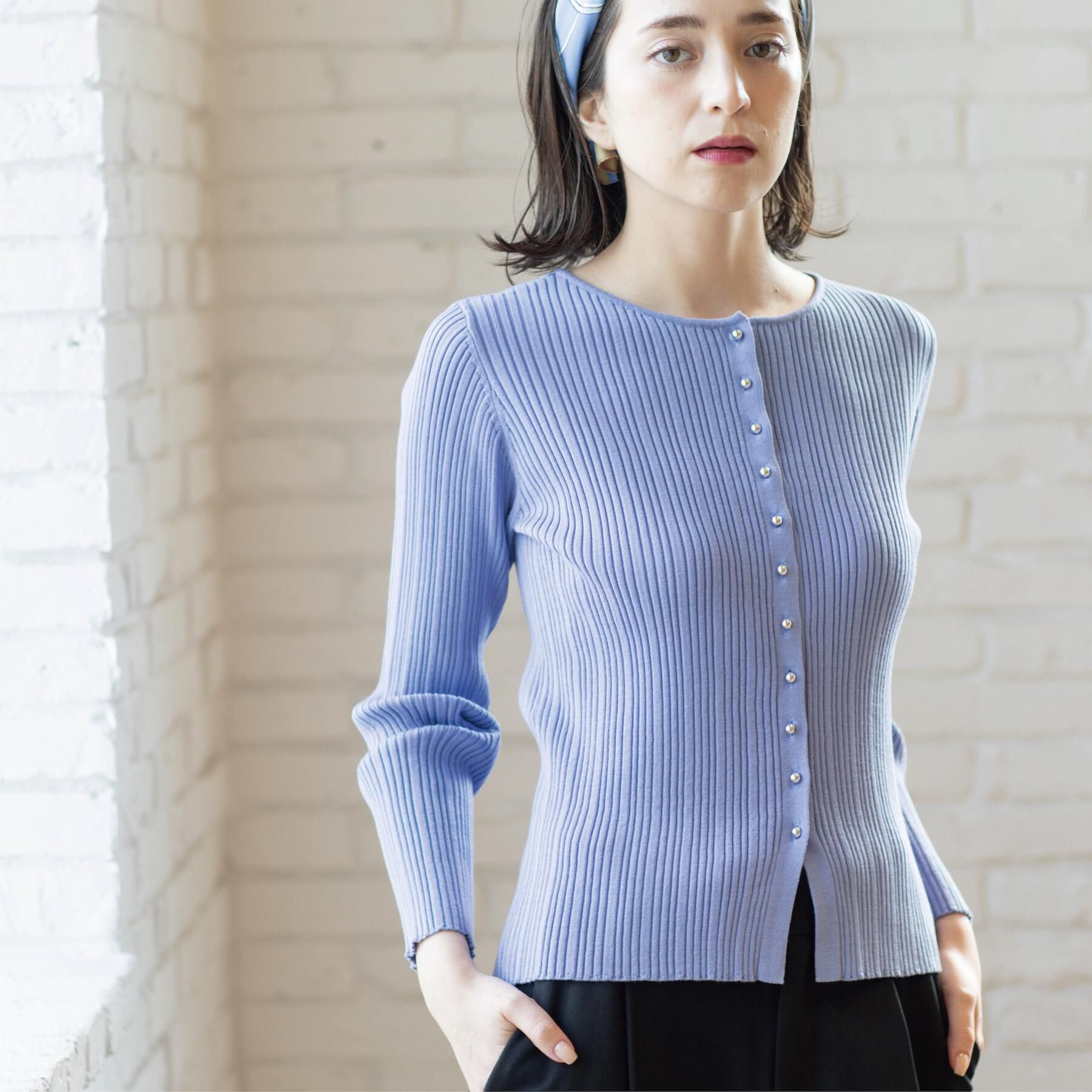 OPAQUE.CLIP「シルバー多ボタン ランダムリブニットカーディガン【洗濯機OK】」|カーディガン|
