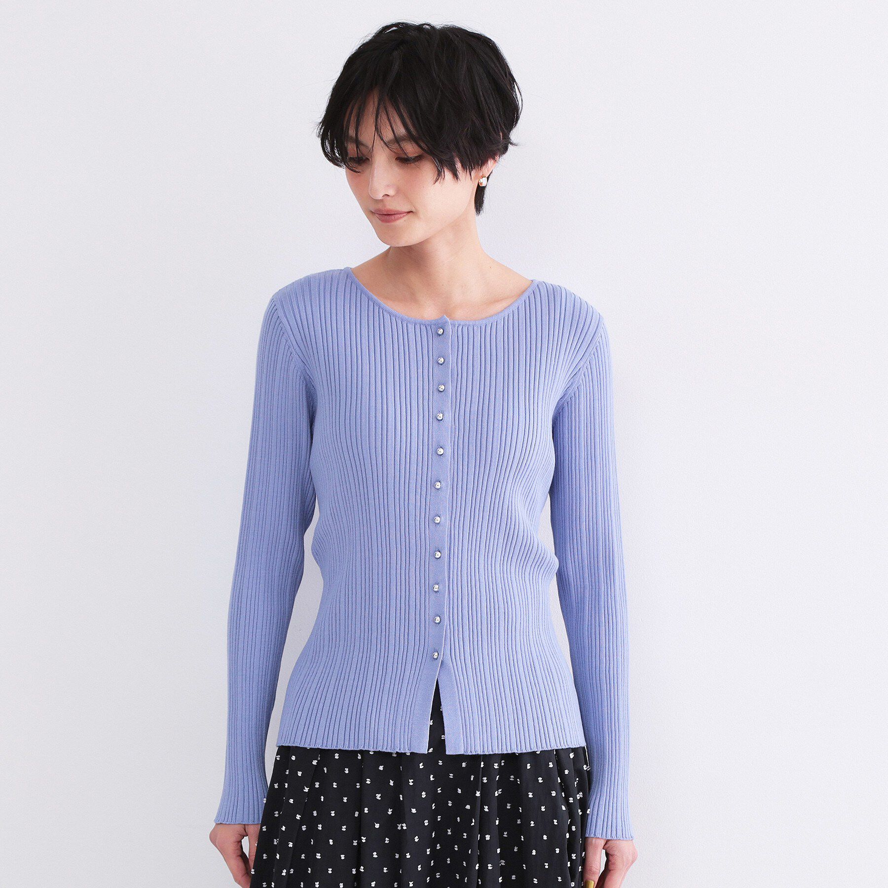 OPAQUE.CLIP「シルバー多ボタン ランダムリブニットカーディガン【洗濯機OK】」|カーディガン|