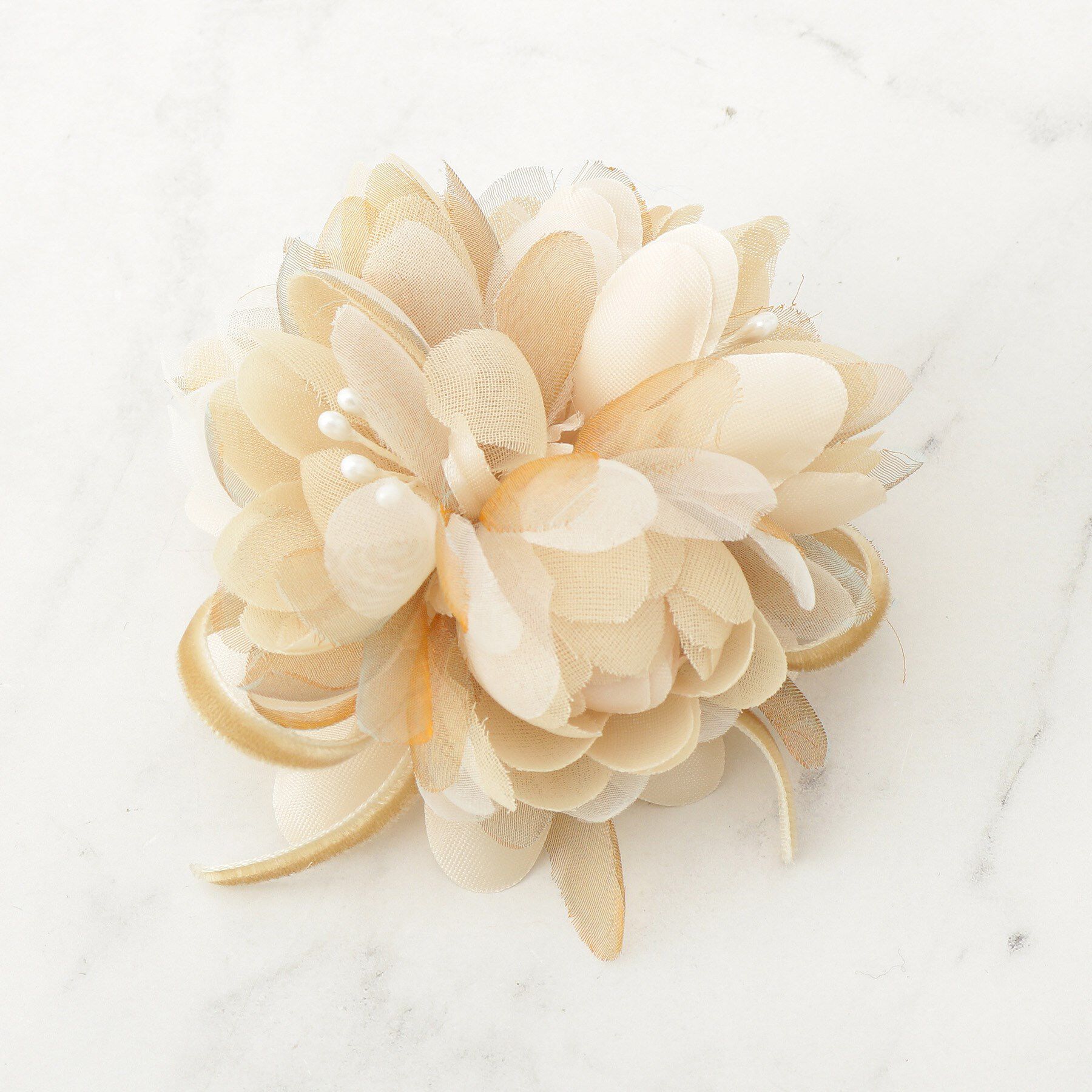 SHOO･LA･RUE「【セレモニー】やわらかな印象に MIXリボンコサージュ」|ブローチ・コサージュ|キャメルブラウン(0