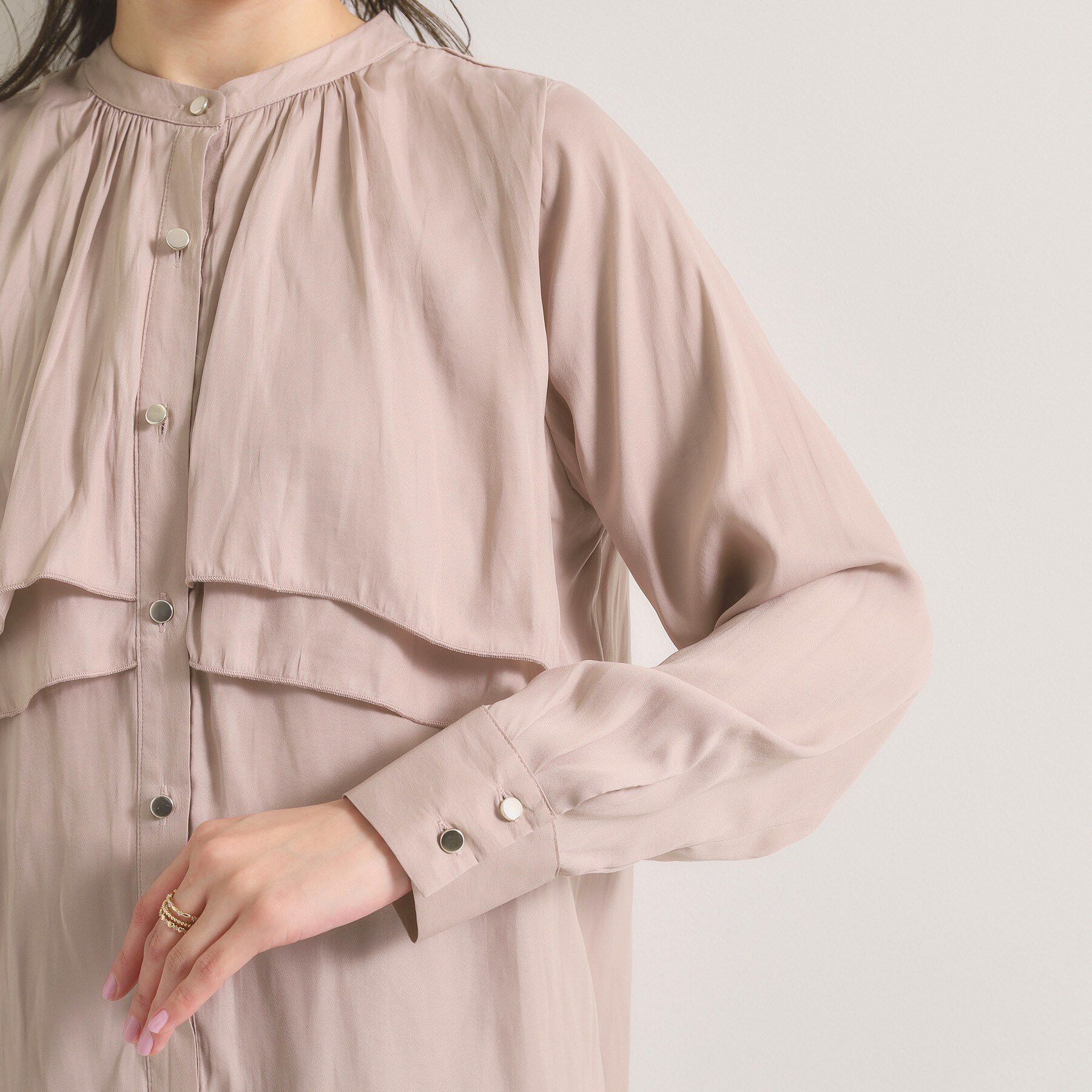 ITS&rsquo;DEMO「【手洗い可】サテンティアードブラウス」|シャツ・ブラウス|