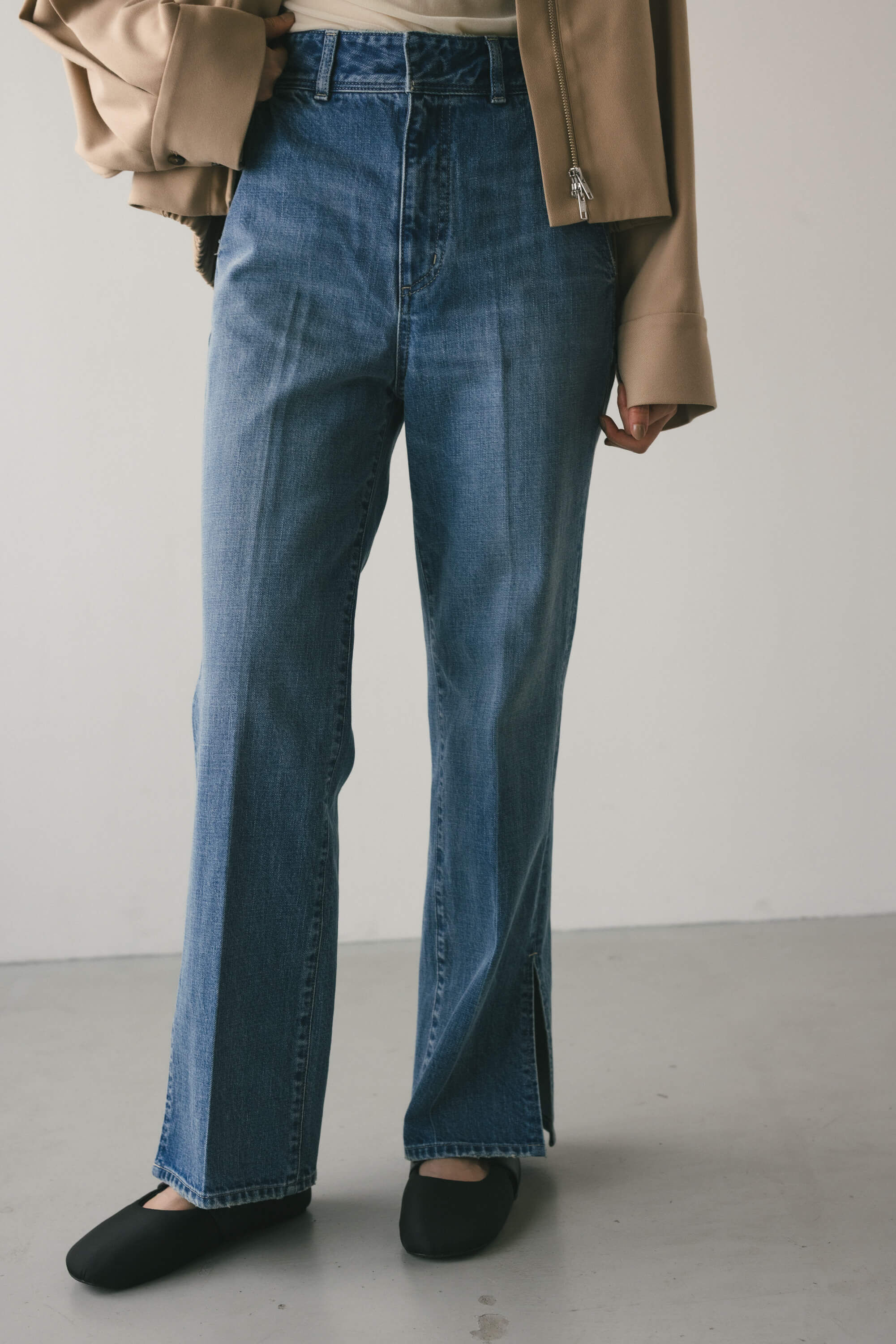 STYLEMIXER「ヘムスリットストレートデニムパンツ」|デニム|