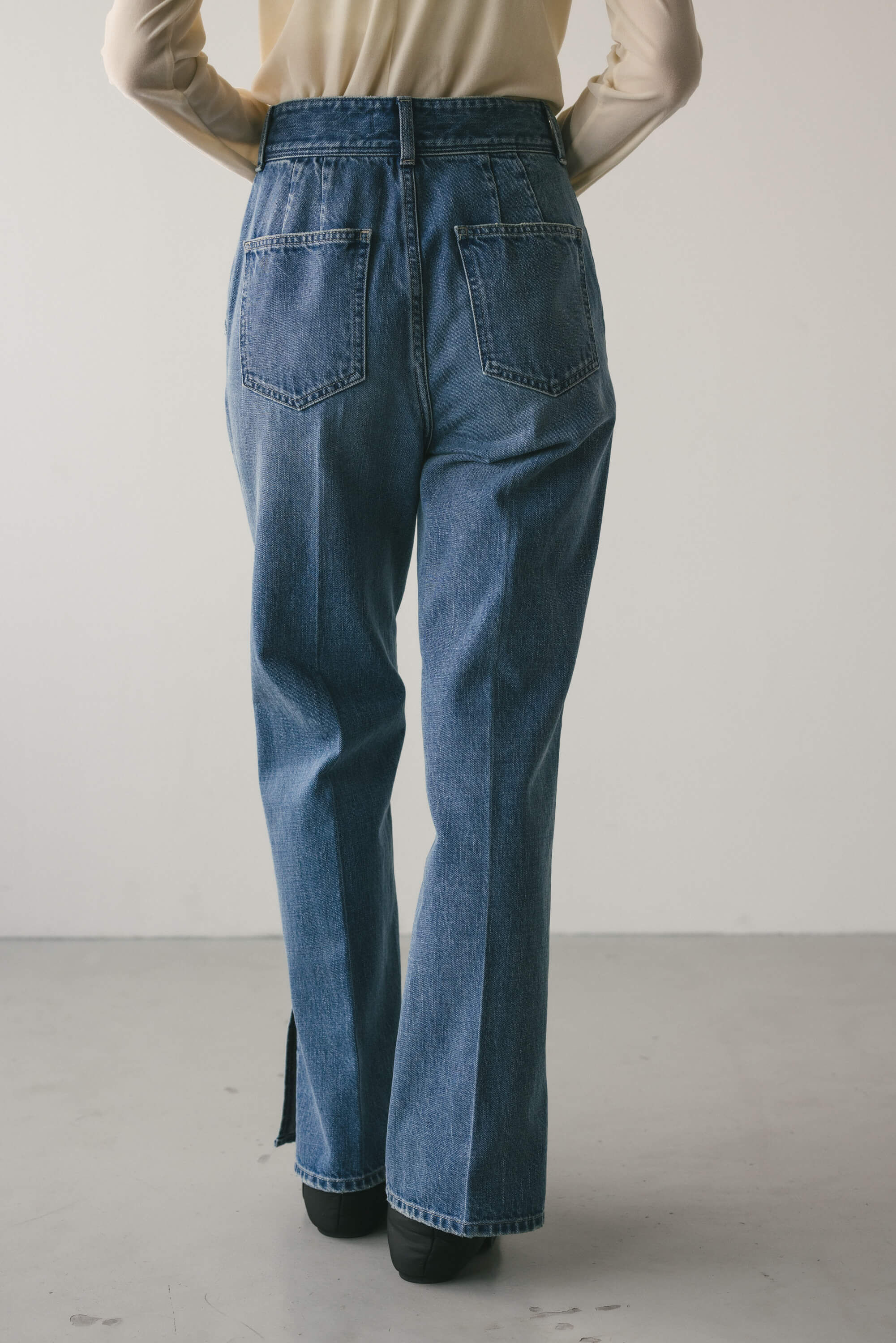 STYLEMIXER「ヘムスリットストレートデニムパンツ」|デニム|