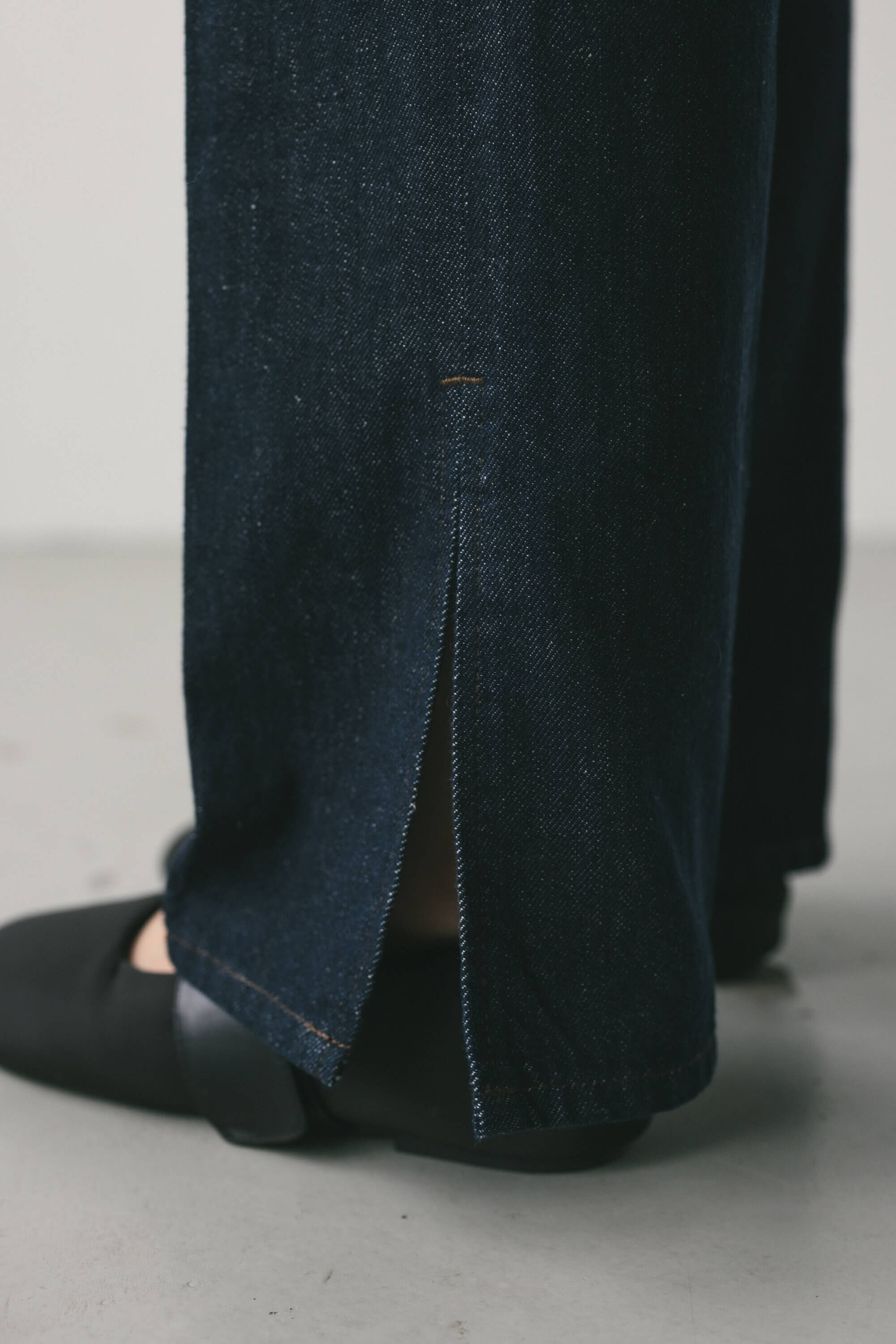 STYLEMIXER「ヘムスリットストレートデニムパンツ」|デニム|