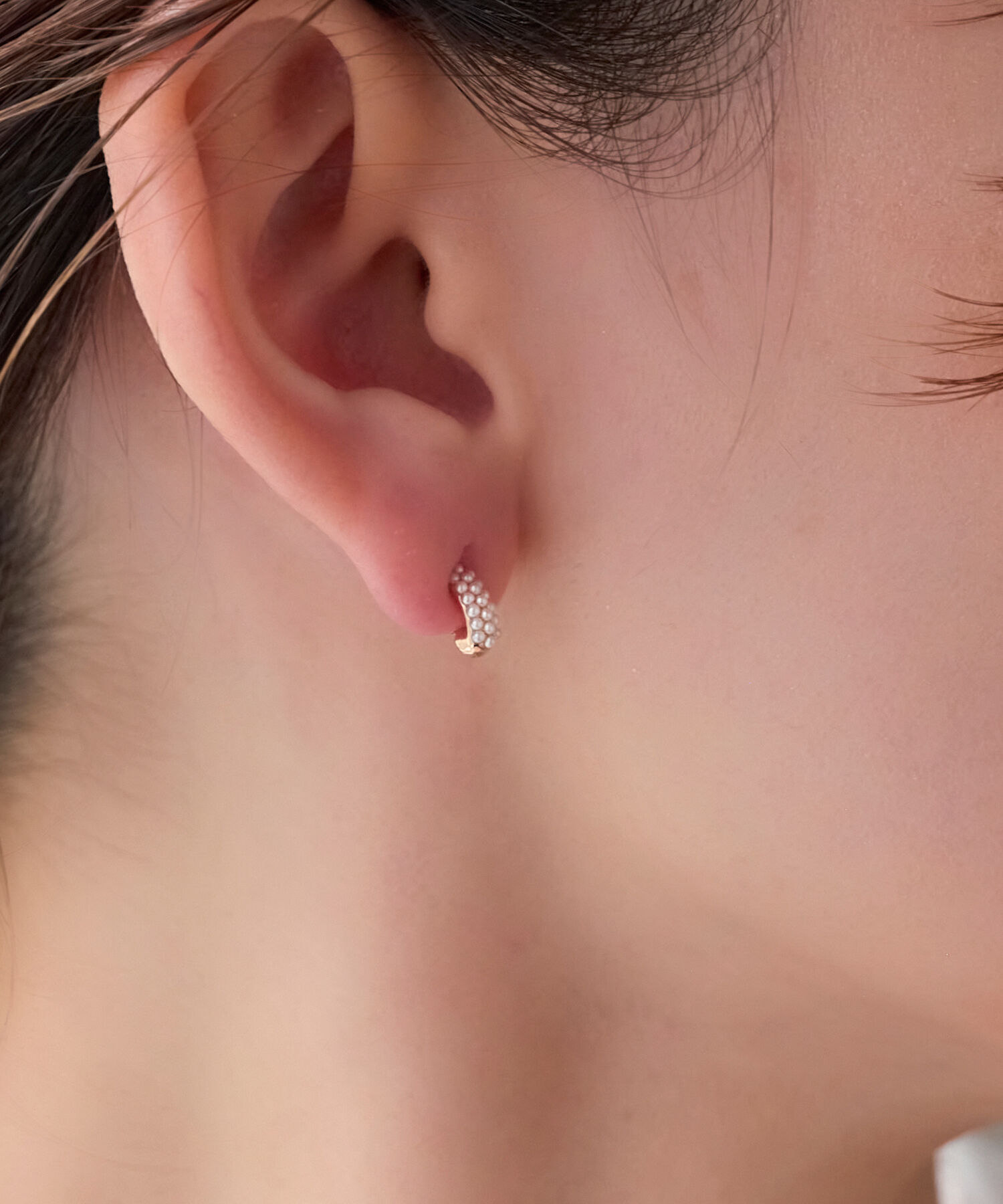 Phoebe「【痛くないシリーズ】グレインパールフープライトフィットイヤリング　シャンパンゴールド」|イヤリング|