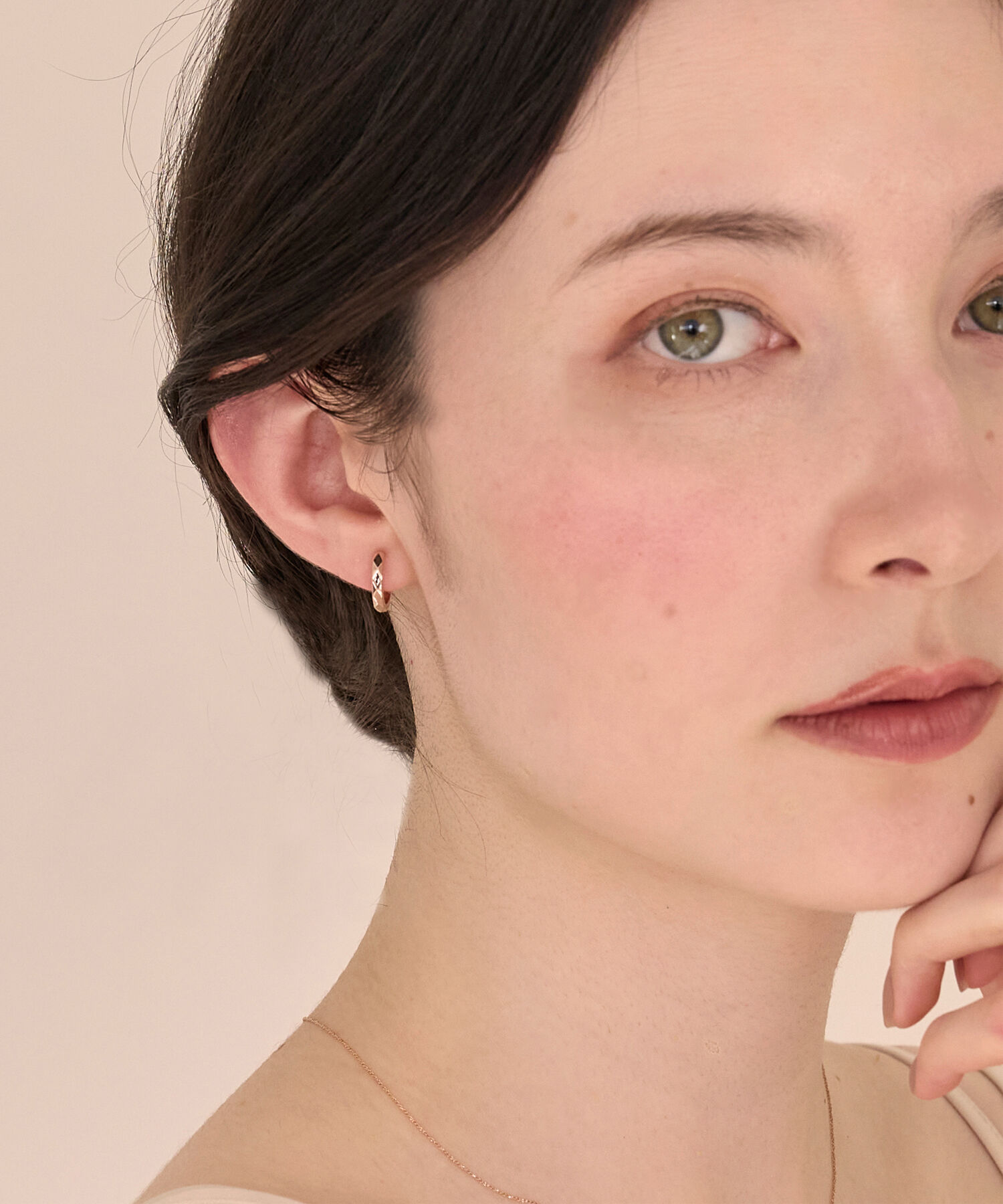 Phoebe「【痛くないシリーズ/金属アレルギー対応】スパークフープライトフィットイヤリング」|イヤリング|