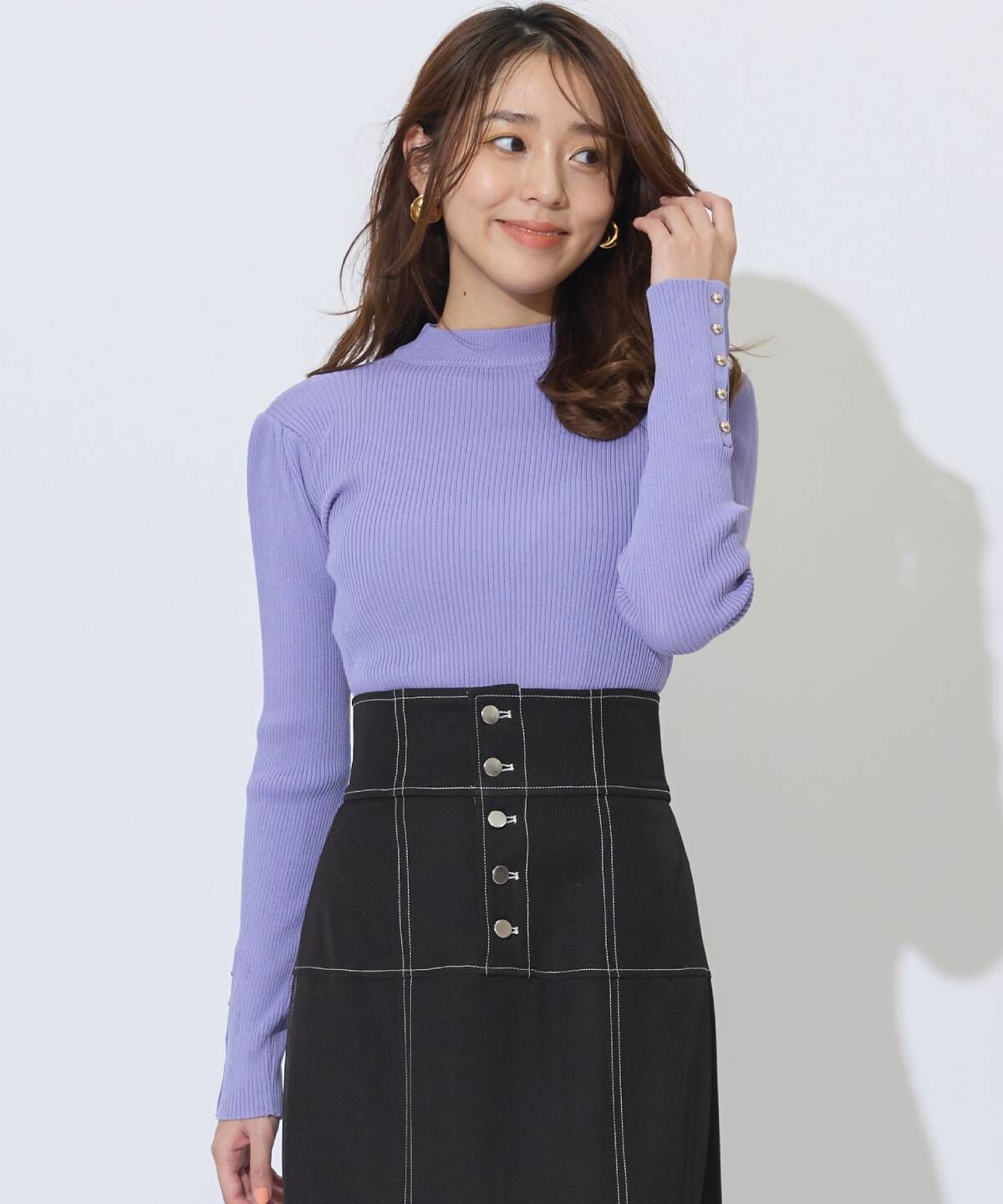 アンドクチュール「袖ボタンハイネックリブプルオーバー」|ニット・セーター|