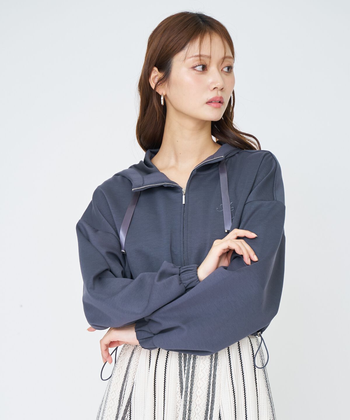 アンドクチュール「ロゴ刺繍ZIPパーカー」|パーカー|