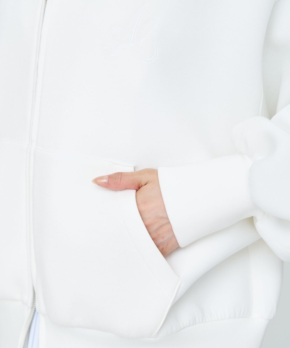 アンドクチュール「ロゴ刺繍ボンディングZIPパーカー」|パーカー|