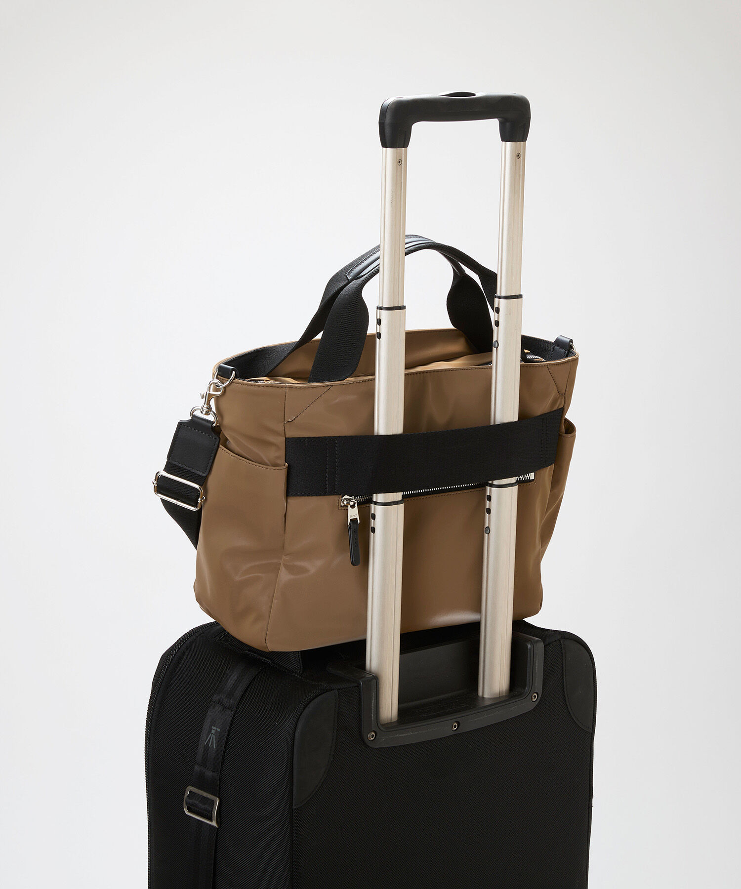 TOPKAPI BREATH「【Breath TOPKAPI】Train 防水ポリエステル ショルダー付き A4 トートバッグ / キャリー対応」|トートバッグ|